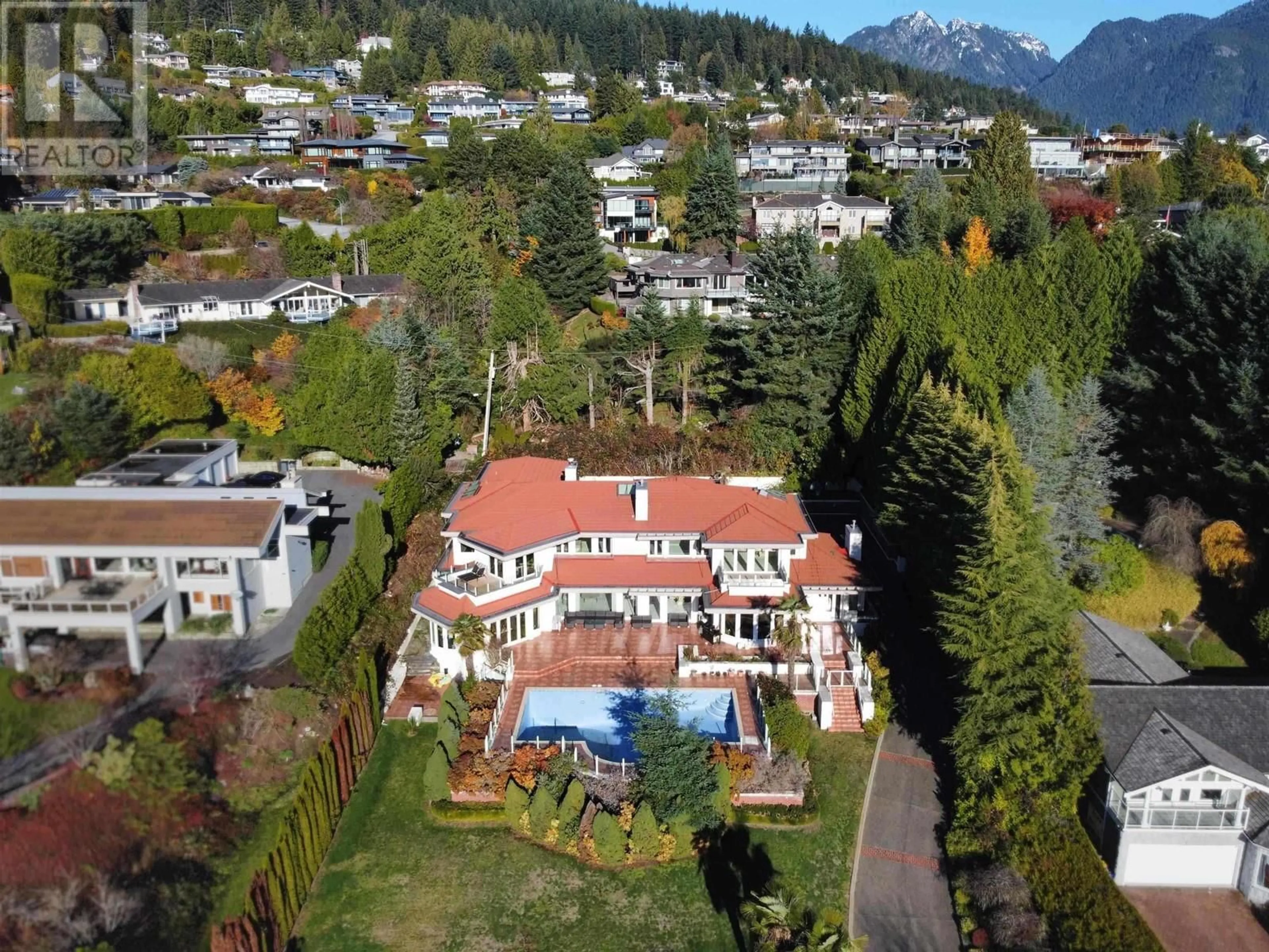 A pic from outside/outdoor area/front of a property/back of a property/a pic from drone, mountain view for 1025 KING GEORGES WAY, West Vancouver British Columbia V7S1S6