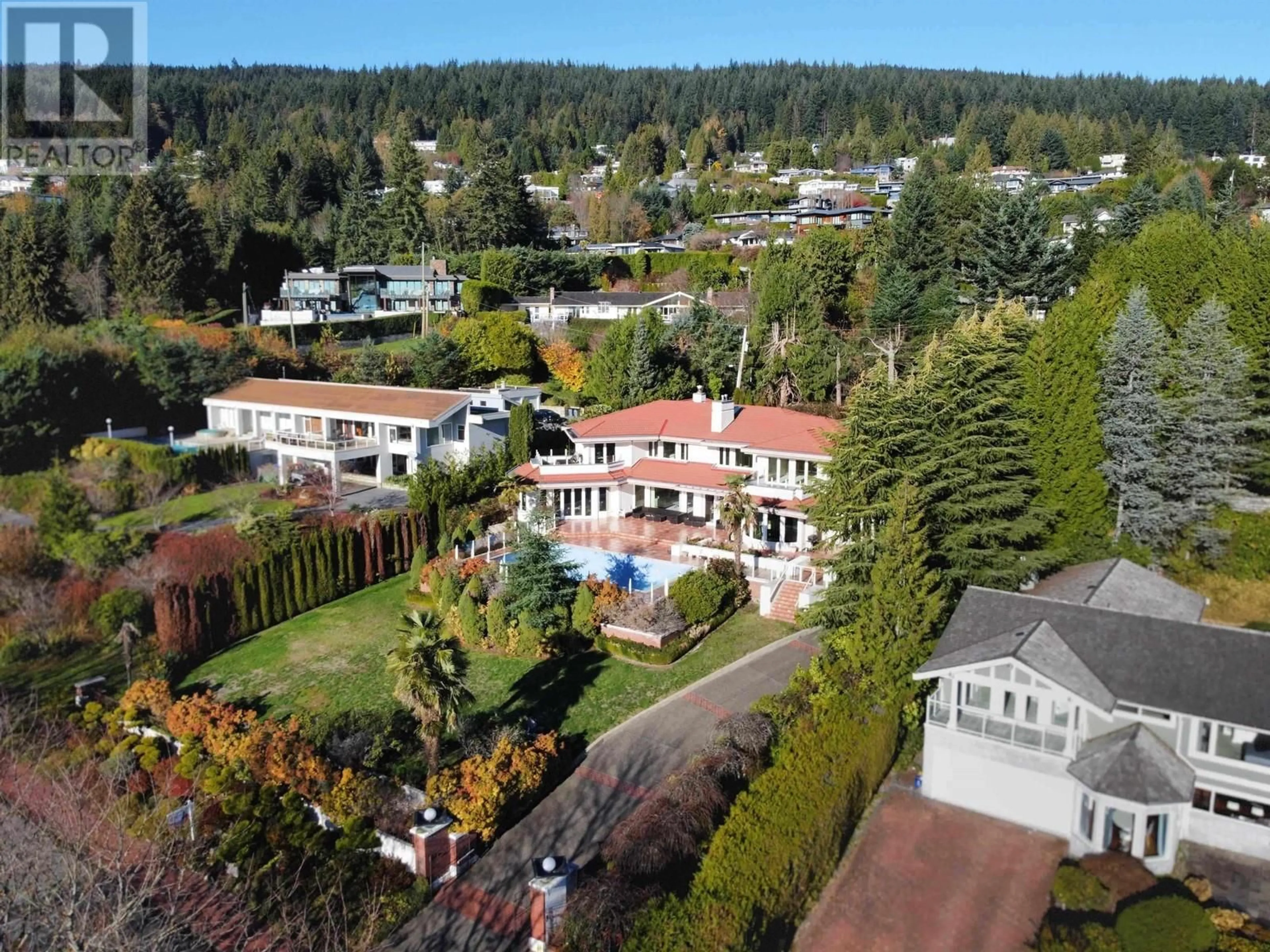 A pic from outside/outdoor area/front of a property/back of a property/a pic from drone, mountain view for 1025 KING GEORGES WAY, West Vancouver British Columbia V7S1S6