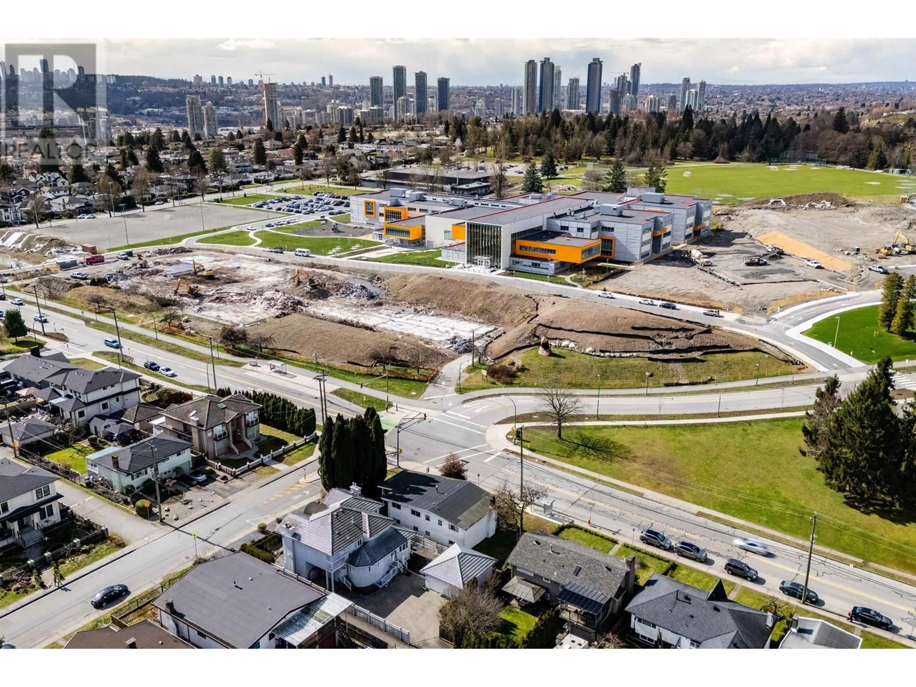 A pic from outside/outdoor area/front of a property/back of a property/a pic from drone, street for 780 KENSINGTON AVENUE, Burnaby British Columbia V5B4B3