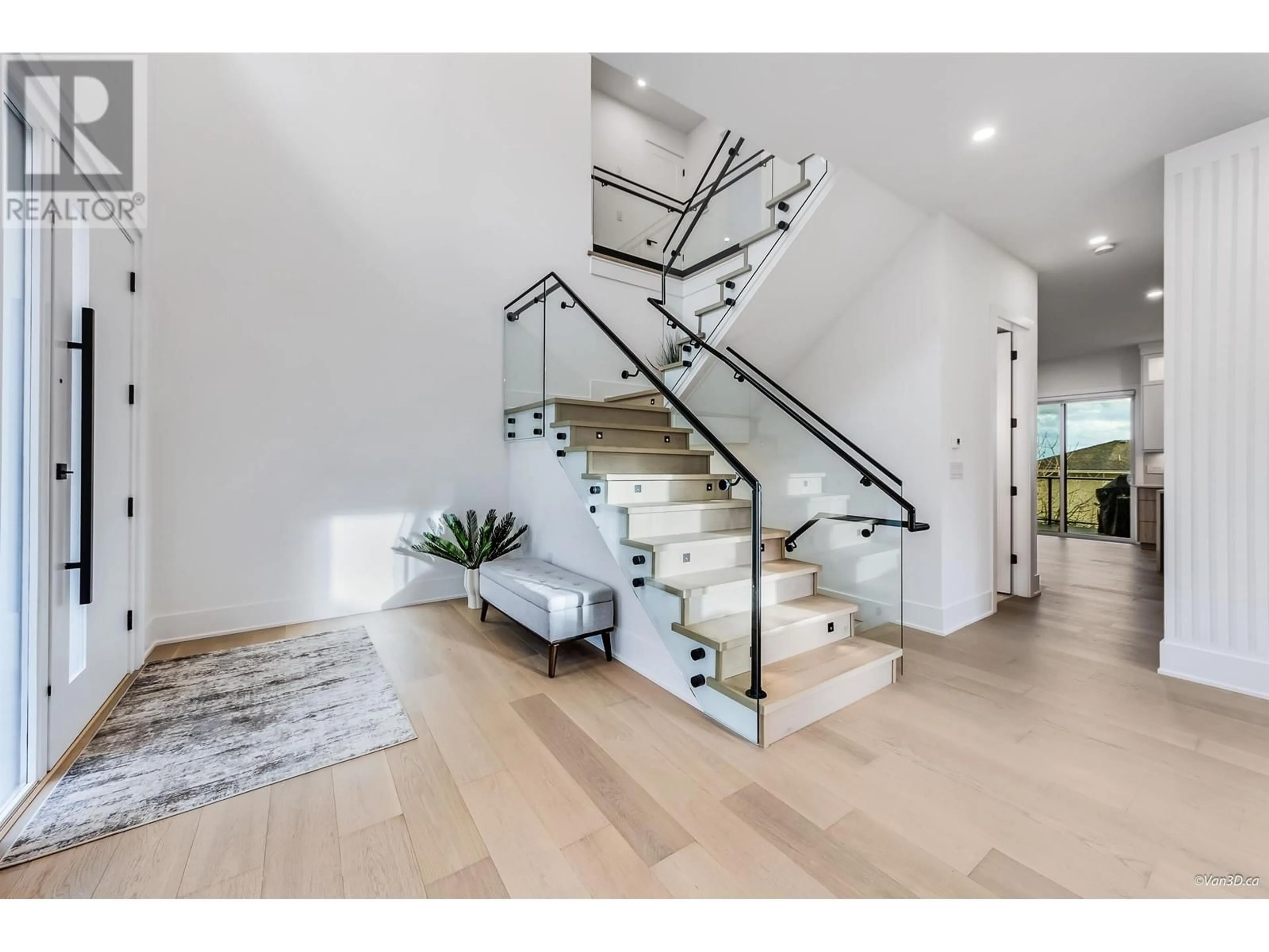 Stairs for 4552 CLINTON STREET, Burnaby British Columbia V5J2K5