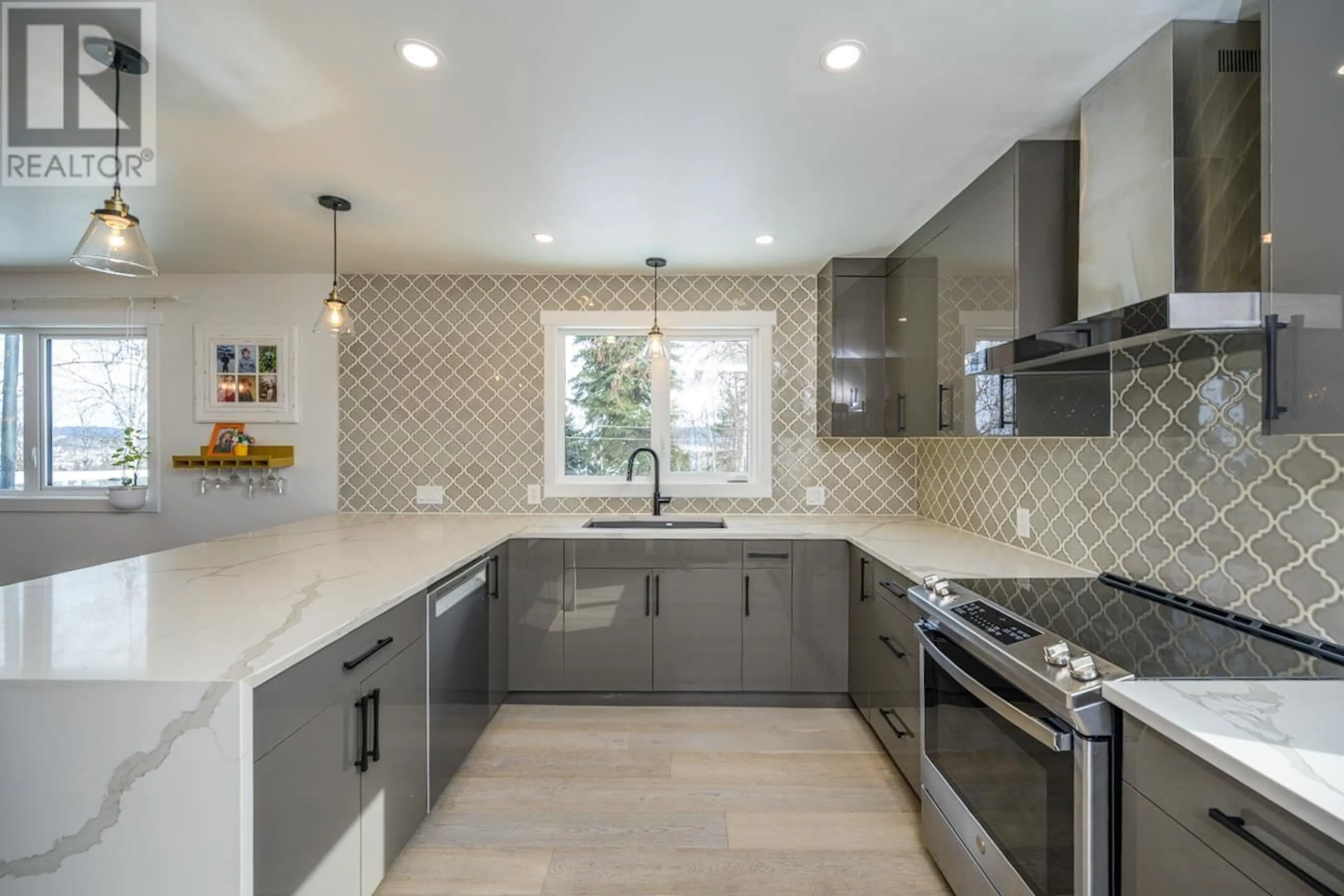 Contemporary kitchen, ceramic/tile floor for 2502 LAURENTIAN PLACE, Prince George British Columbia V2N1Z3