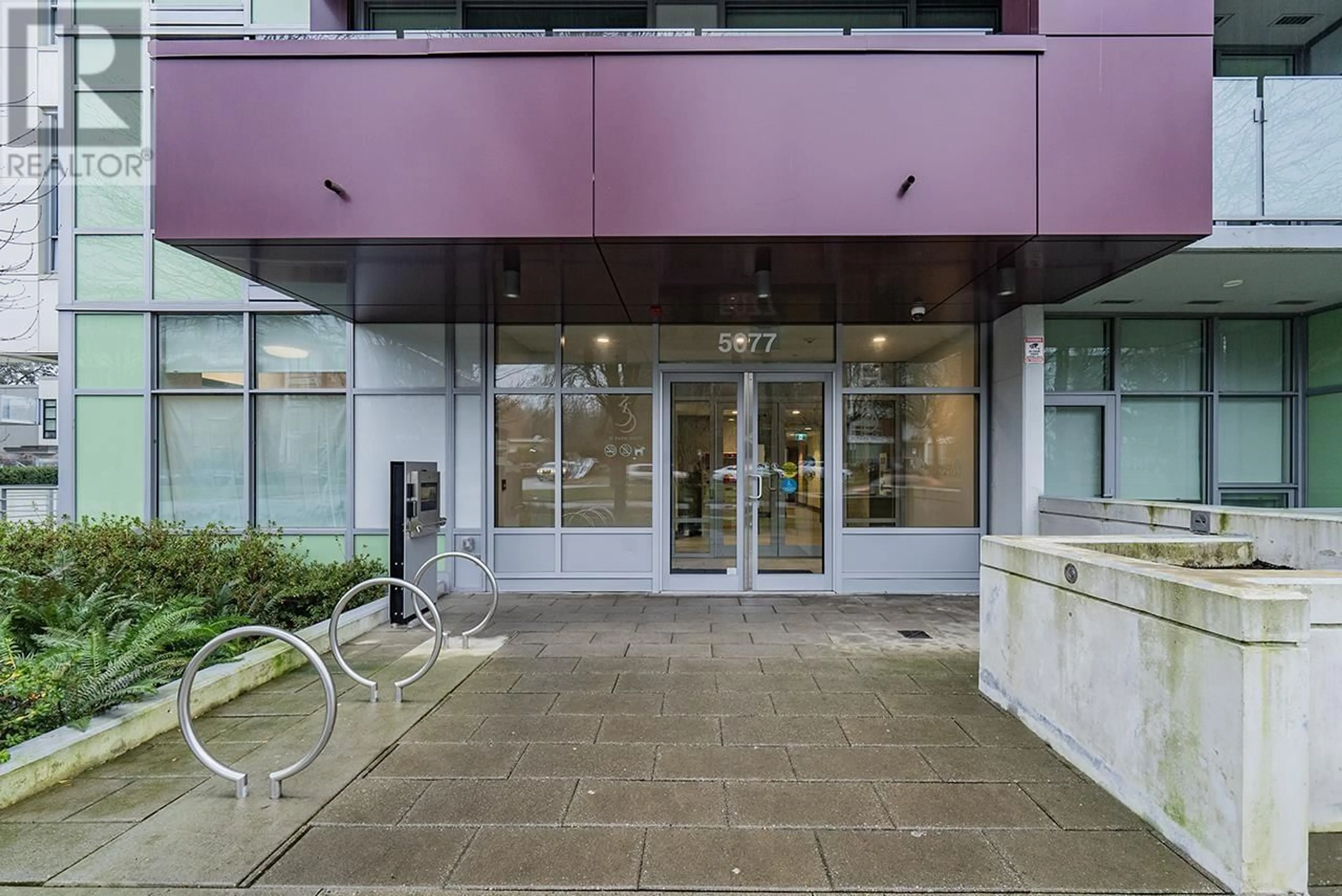 Indoor foyer for 309 5077 CAMBIE STREET, Vancouver British Columbia V5Z0H7