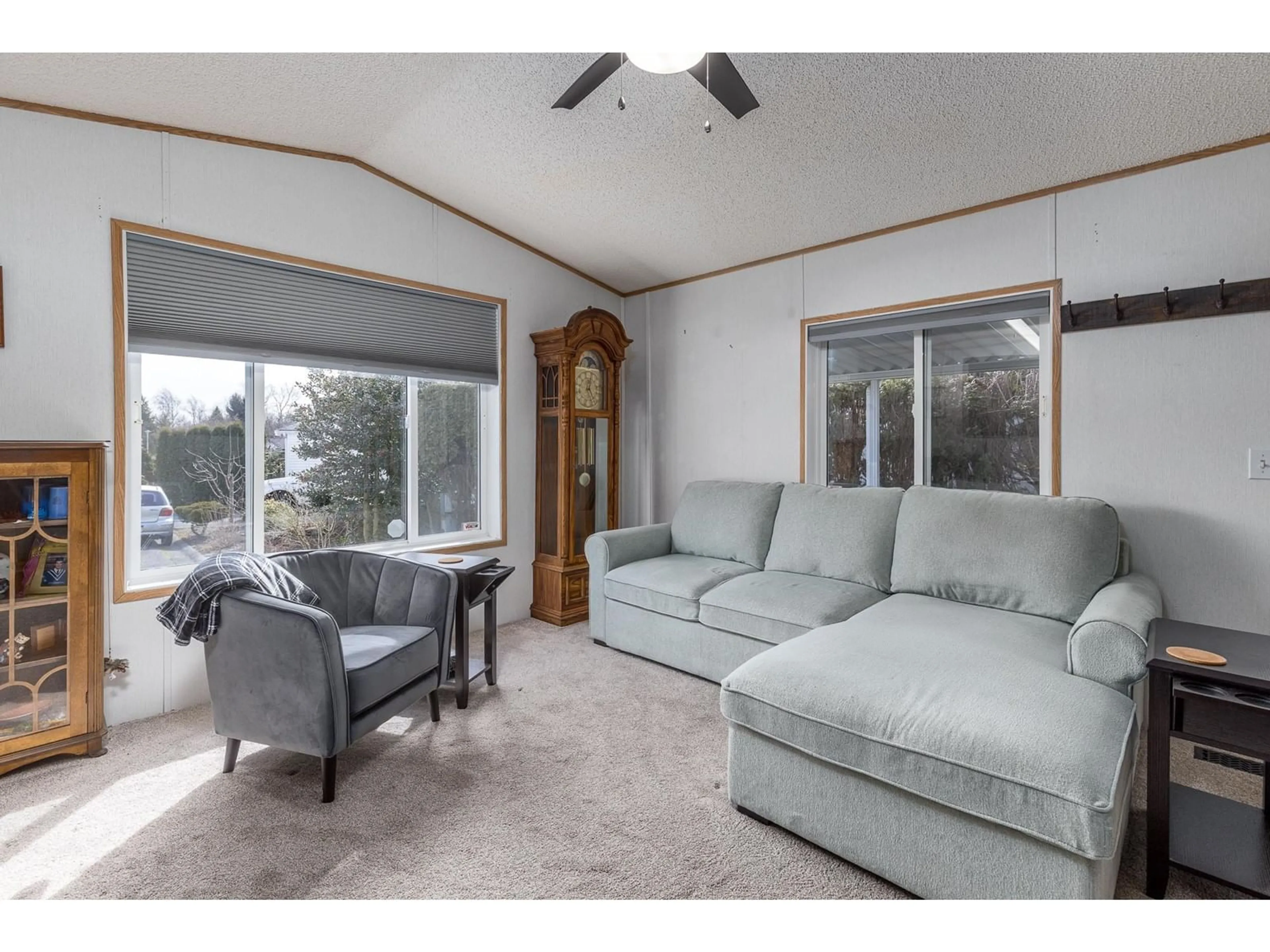 Living room with furniture, unknown for 2103 TYNE, Surrey British Columbia V4A5K6