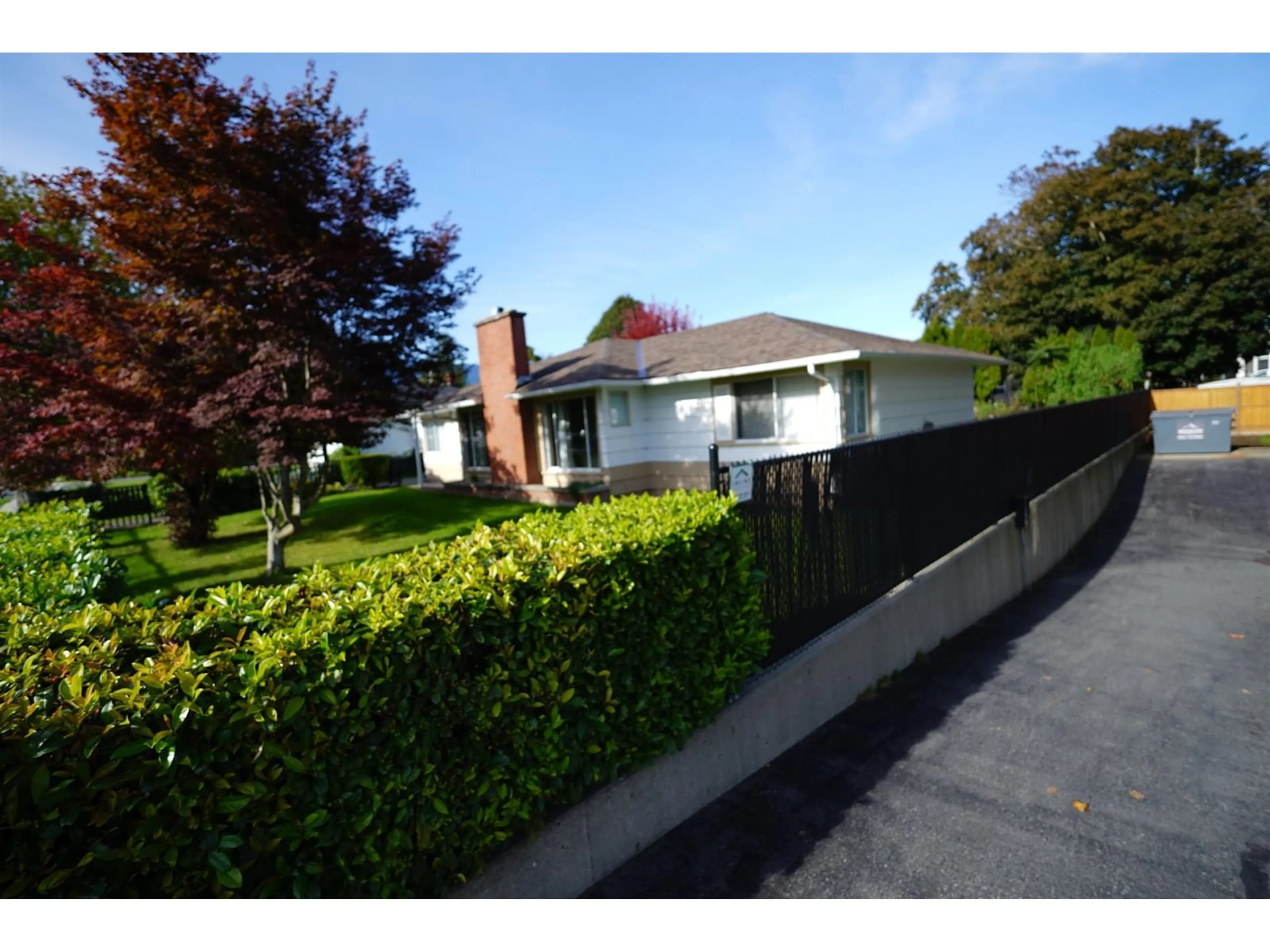 A pic from outside/outdoor area/front of a property/back of a property/a pic from drone, street for 45521 SPADINA AVENUE, Chilliwack British Columbia V2P1V2