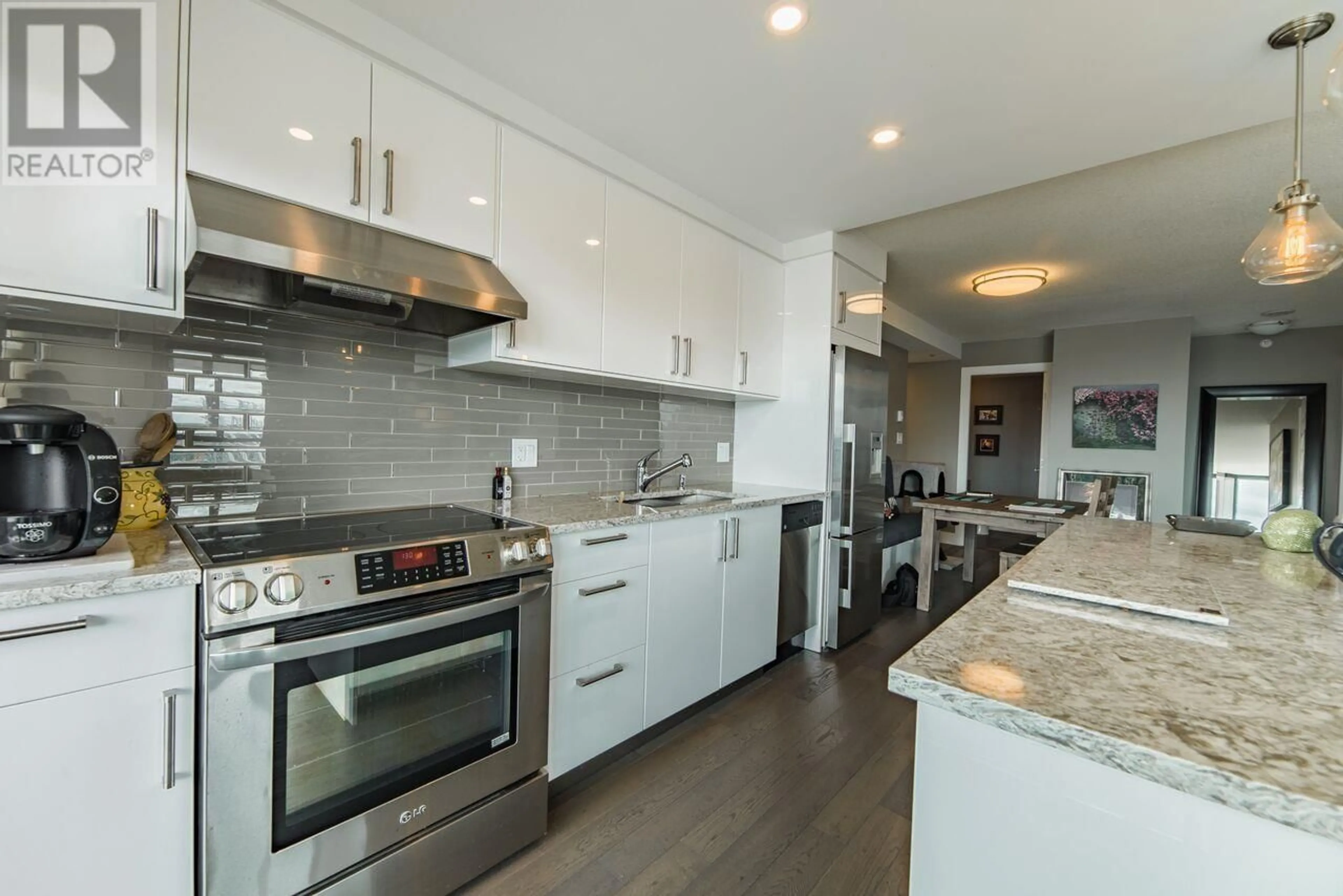 Contemporary kitchen, ceramic/tile floor for 2101 888 HAMILTON STREET, Vancouver British Columbia V6B5W4