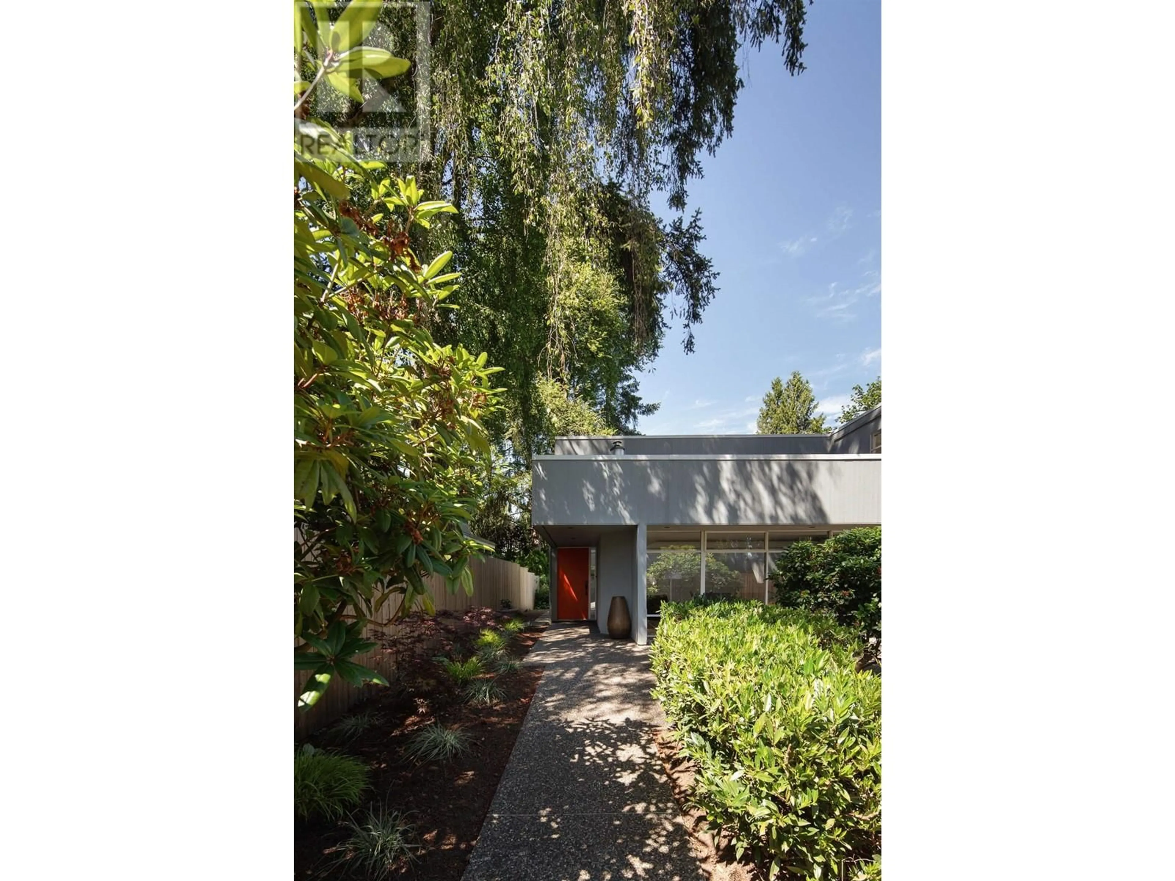 Indoor foyer for 3651 48TH AVENUE, Vancouver British Columbia V6N3R2