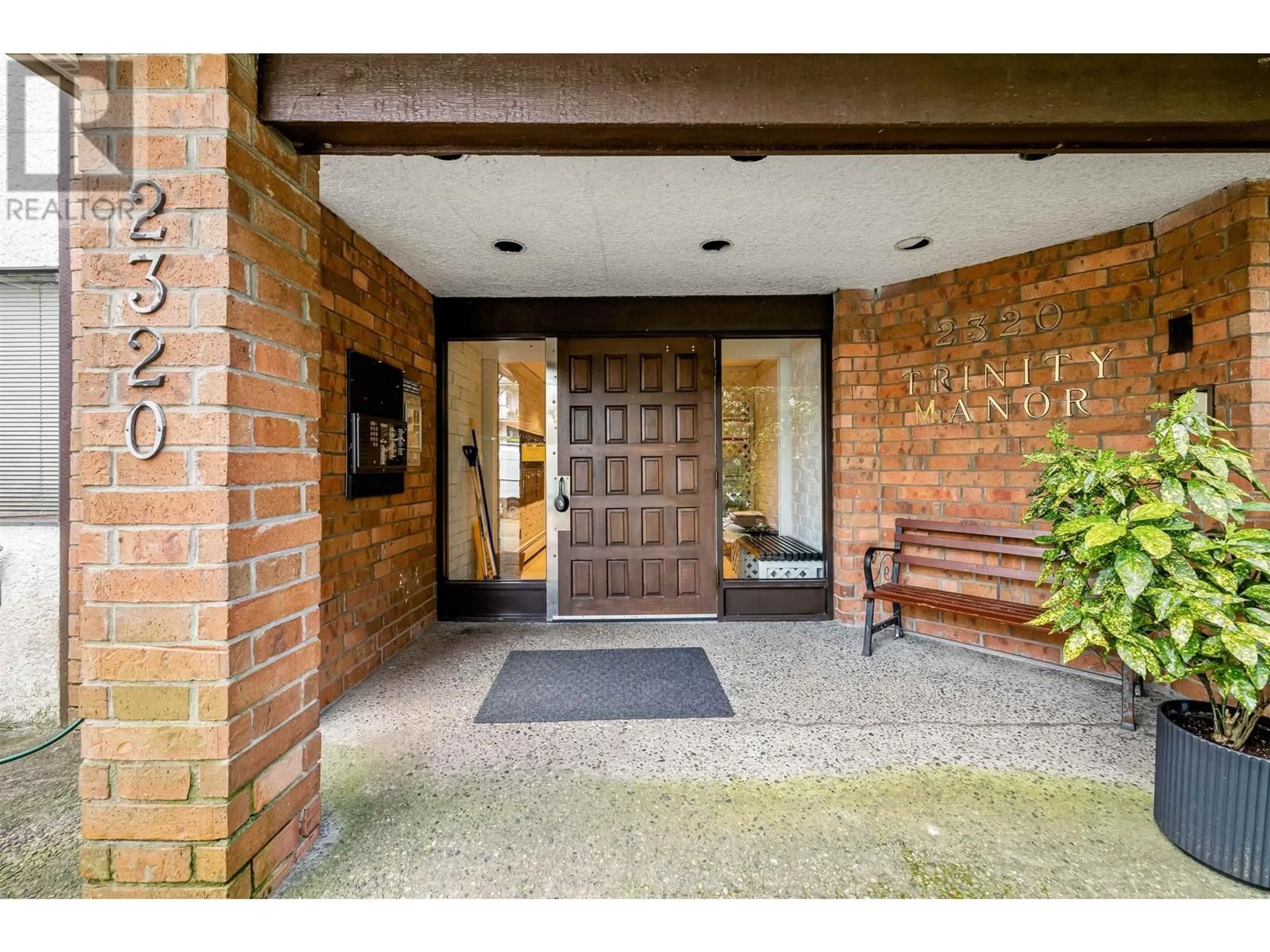 Indoor entryway for 208 - 2320 TRINITY STREET, Vancouver British Columbia V5L4W7