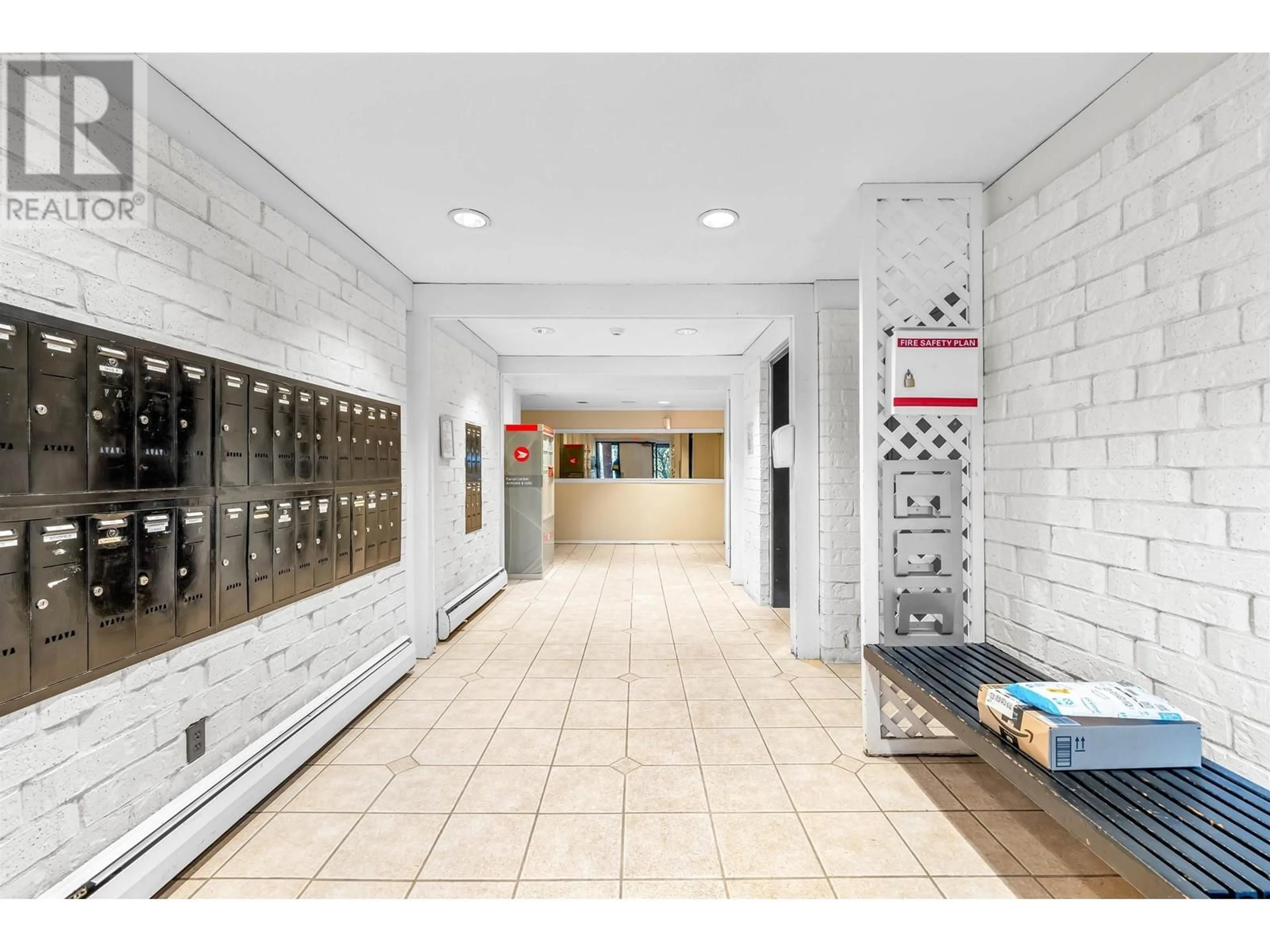 Indoor foyer for 208 - 2320 TRINITY STREET, Vancouver British Columbia V5L4W7