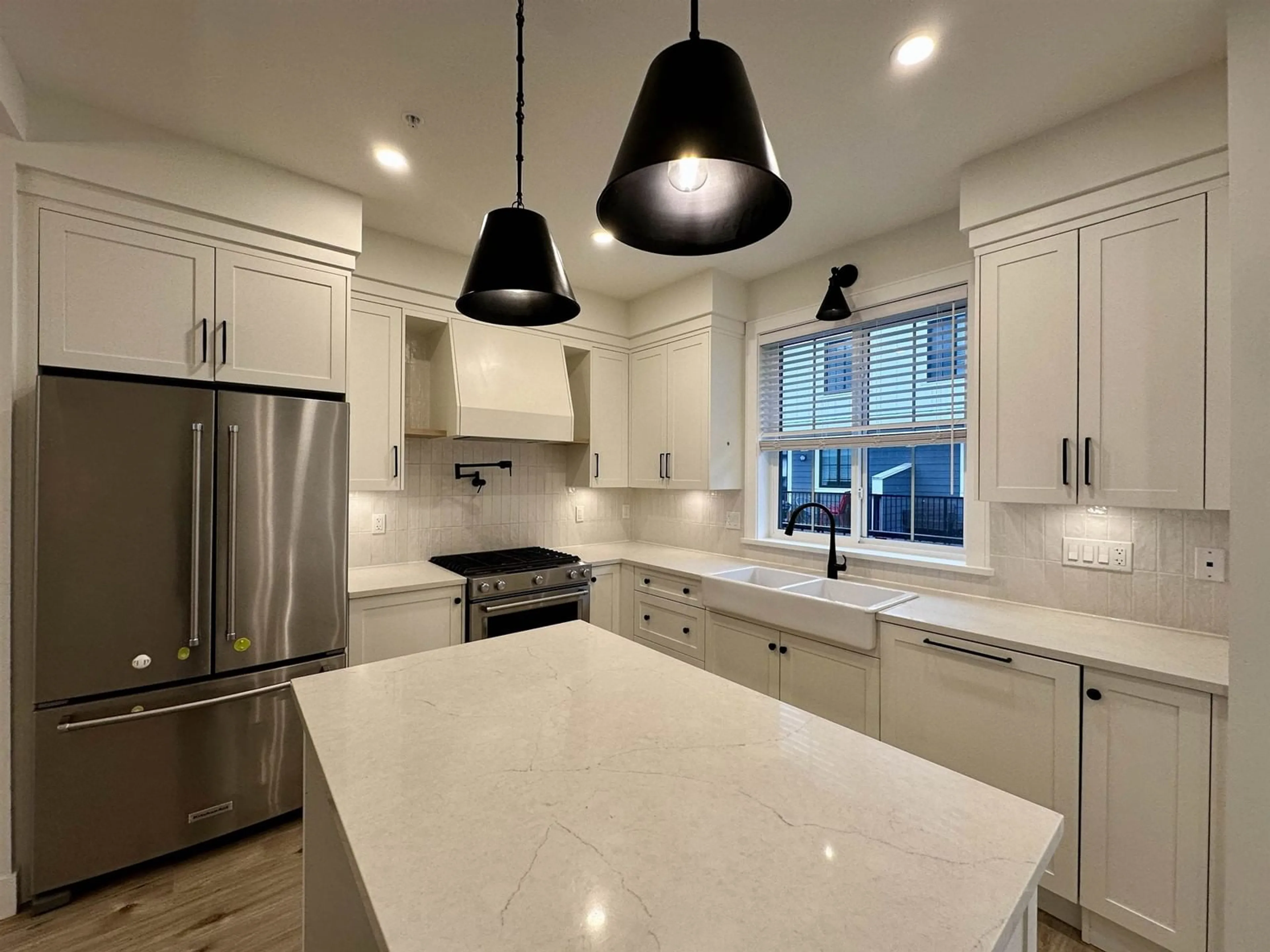 Open concept kitchen, ceramic/tile floor for 32 - 20189 84, Langley British Columbia V2Y3P7