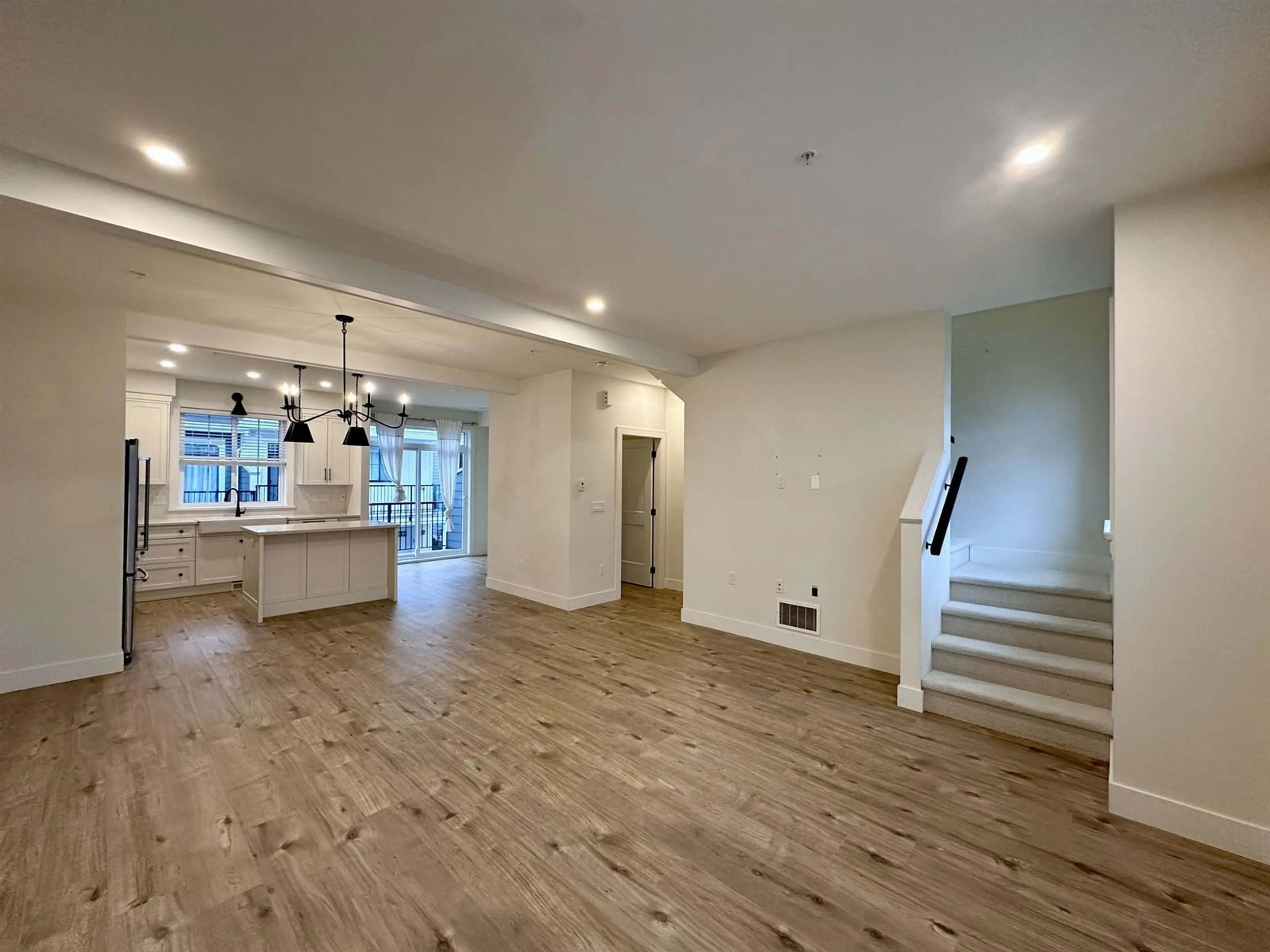 Open concept kitchen, unknown for 32 - 20189 84, Langley British Columbia V2Y3P7