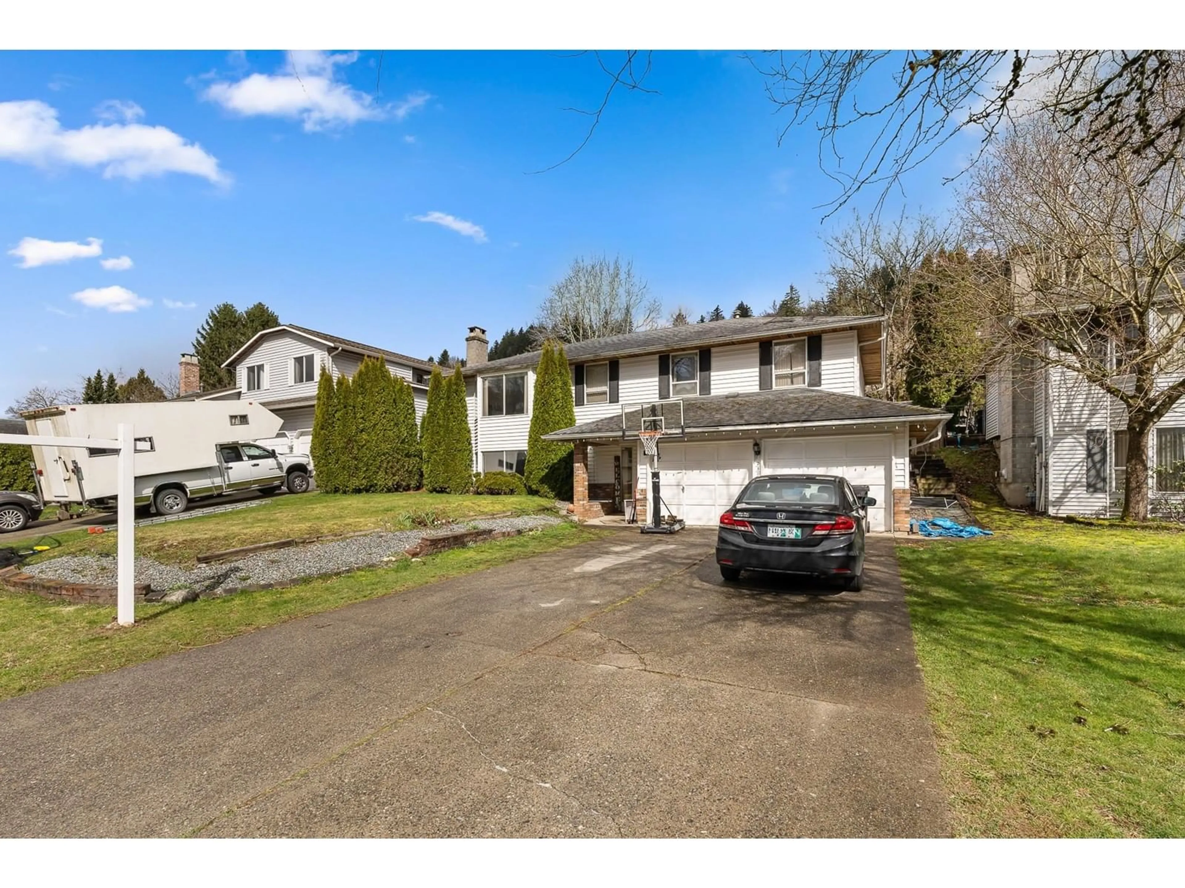 A pic from outside/outdoor area/front of a property/back of a property/a pic from drone, street for 2300 HARPER, Abbotsford British Columbia V3G2B2