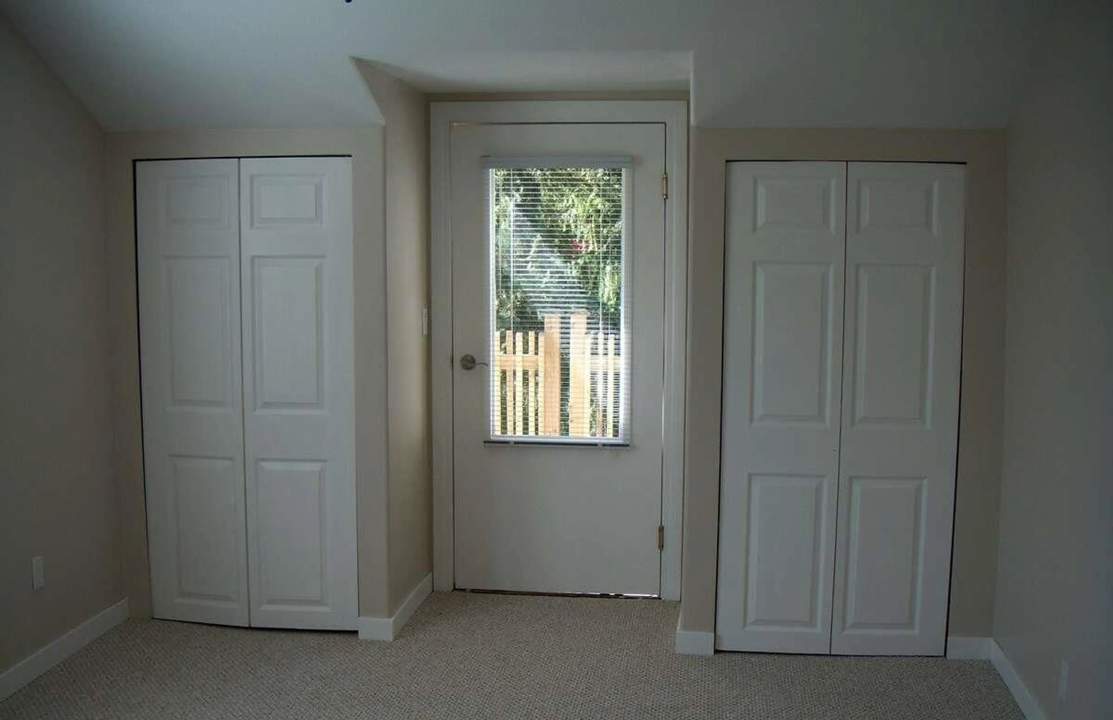 A pic of a room for 2321 MCKENZIE, Abbotsford British Columbia V2S4A1