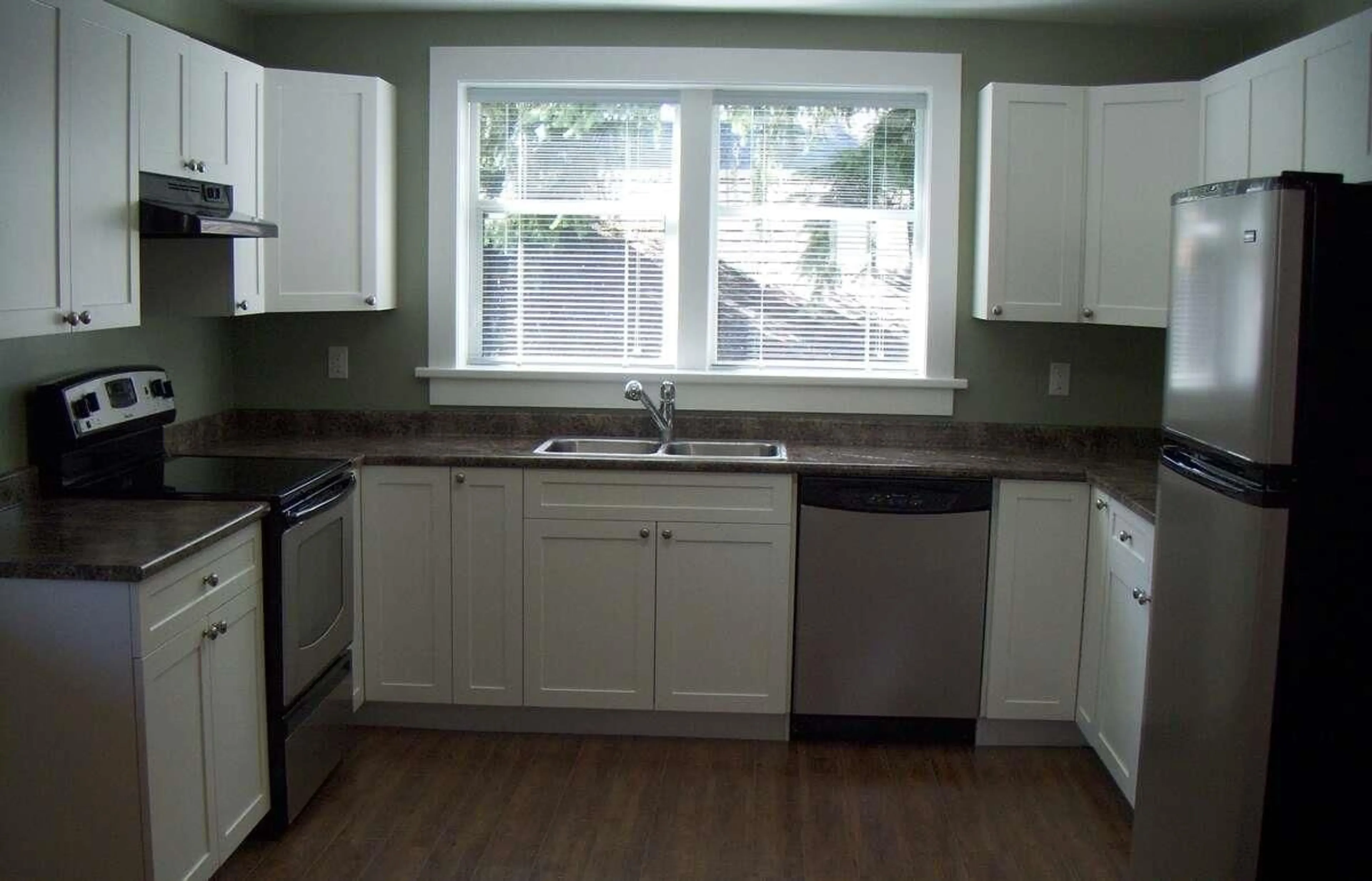 Standard kitchen, unknown for 2321 MCKENZIE, Abbotsford British Columbia V2S4A1