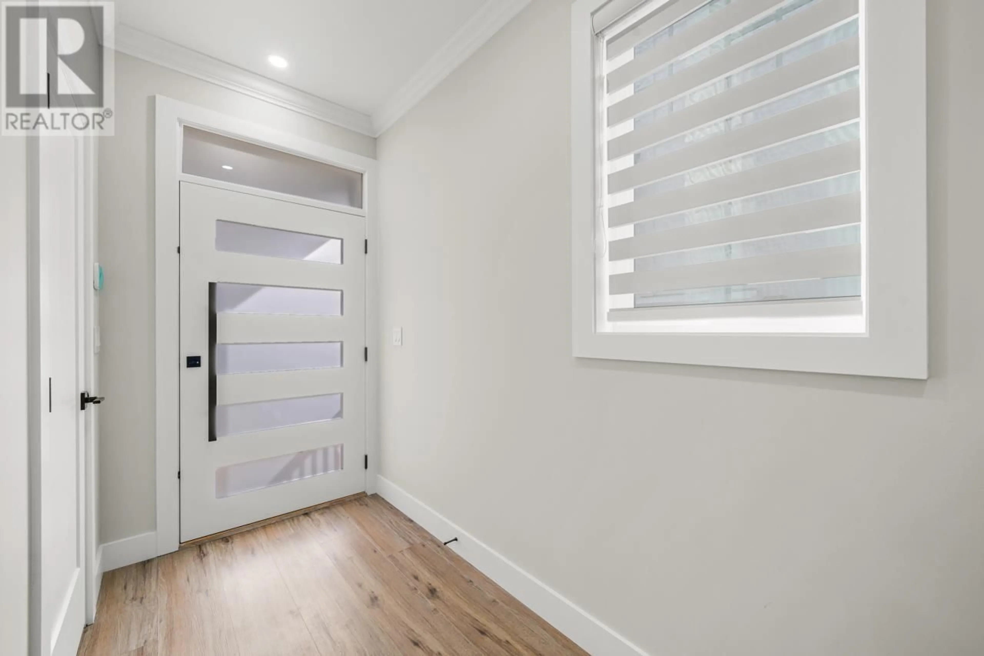Indoor entryway for 1147 SOUTH DYKE ROAD, New Westminster British Columbia V3M5A2