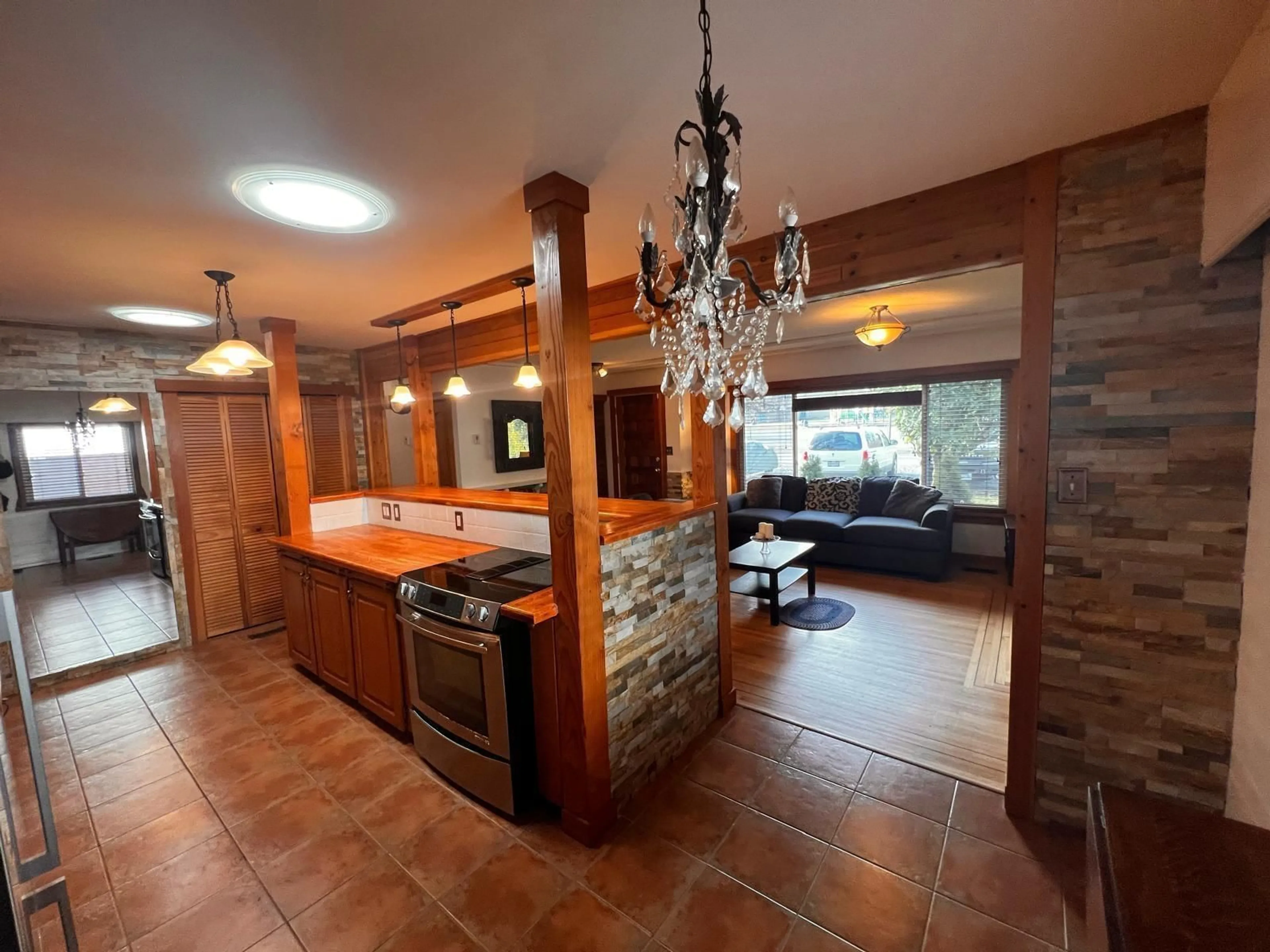 Open concept kitchen, ceramic/tile floor for 11082 146TH, Surrey British Columbia V3R3V1