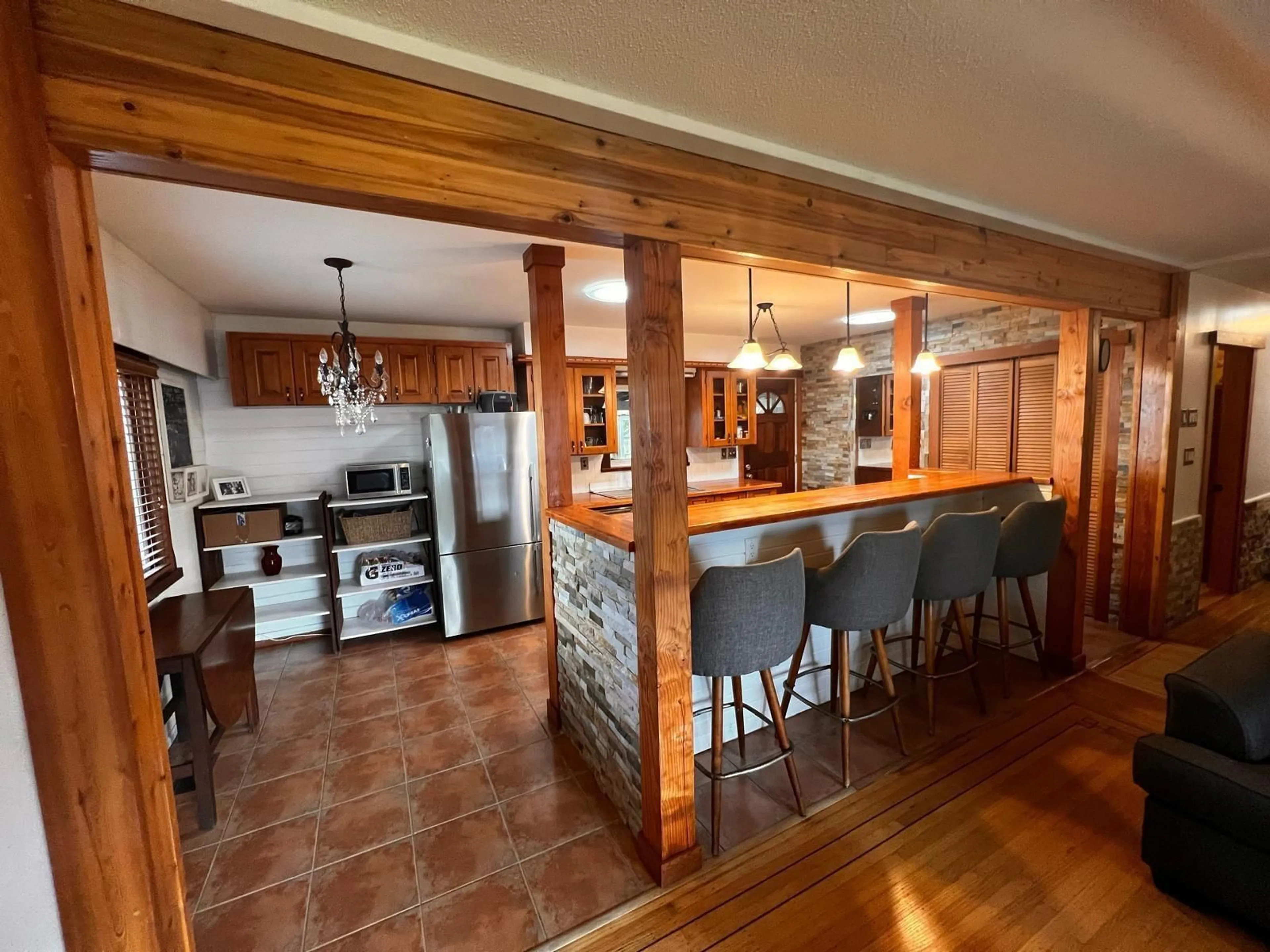 Open concept kitchen, ceramic/tile floor for 11082 146TH, Surrey British Columbia V3R3V1