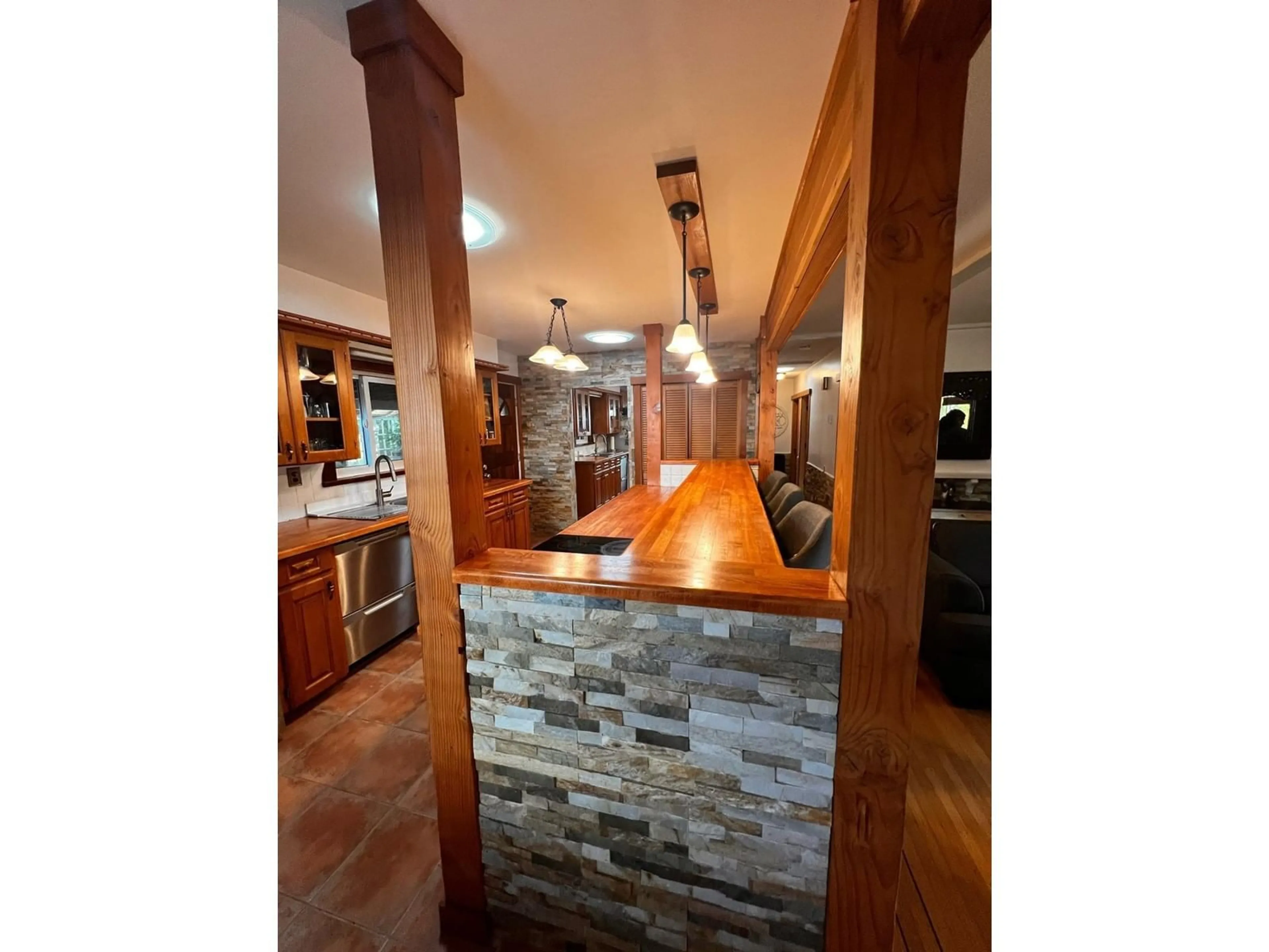 Open concept kitchen, ceramic/tile floor for 11082 146TH, Surrey British Columbia V3R3V1