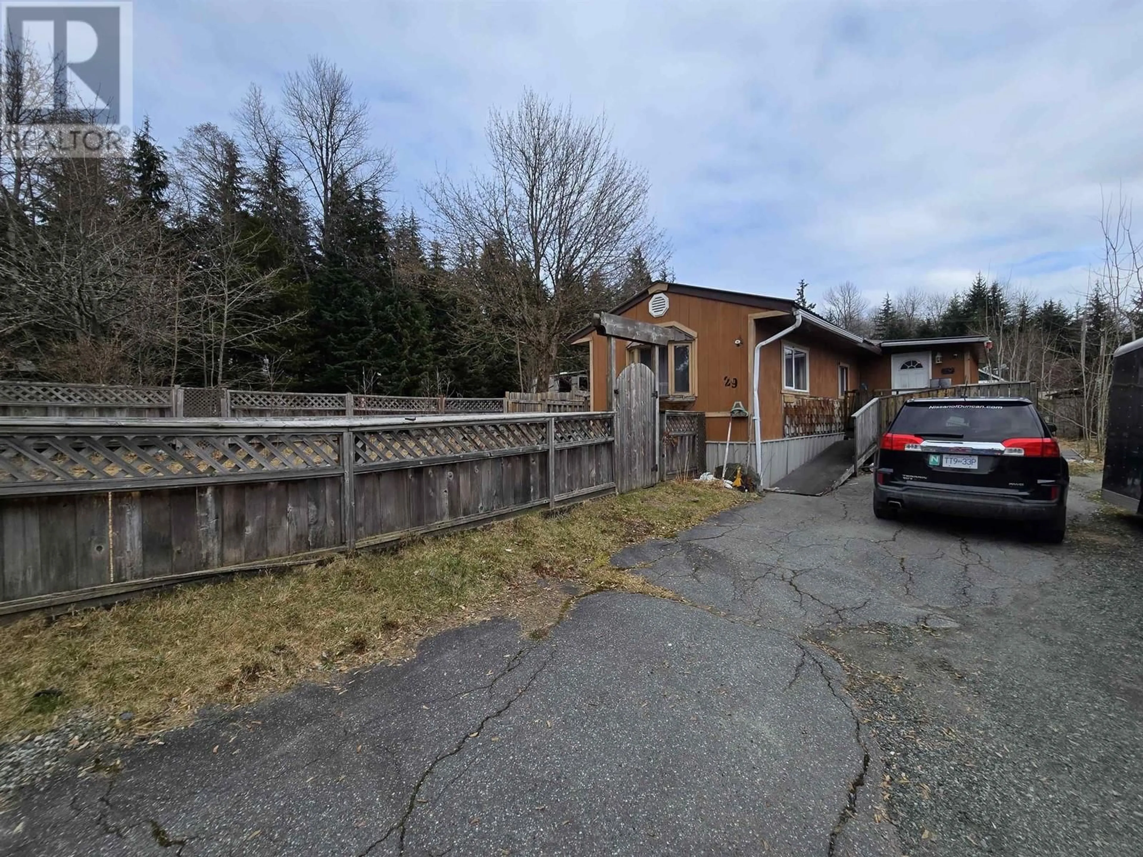 A pic from outside/outdoor area/front of a property/back of a property/a pic from drone, street for 29 - 584 COLUMBIA AVENUE, Kitimat British Columbia V8C1V3