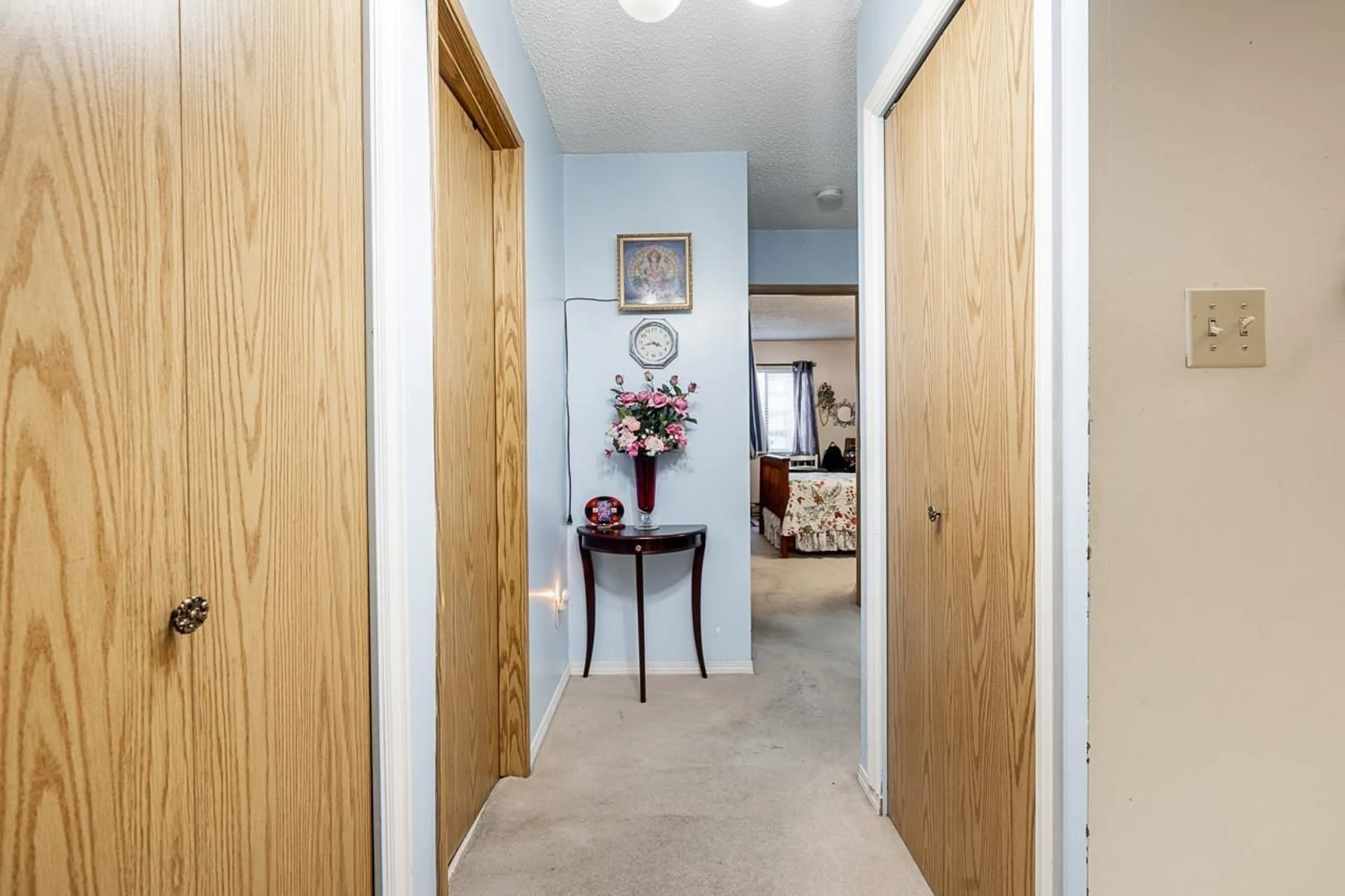 Indoor foyer for 219 - 10221 133A, Surrey British Columbia V3T5J8