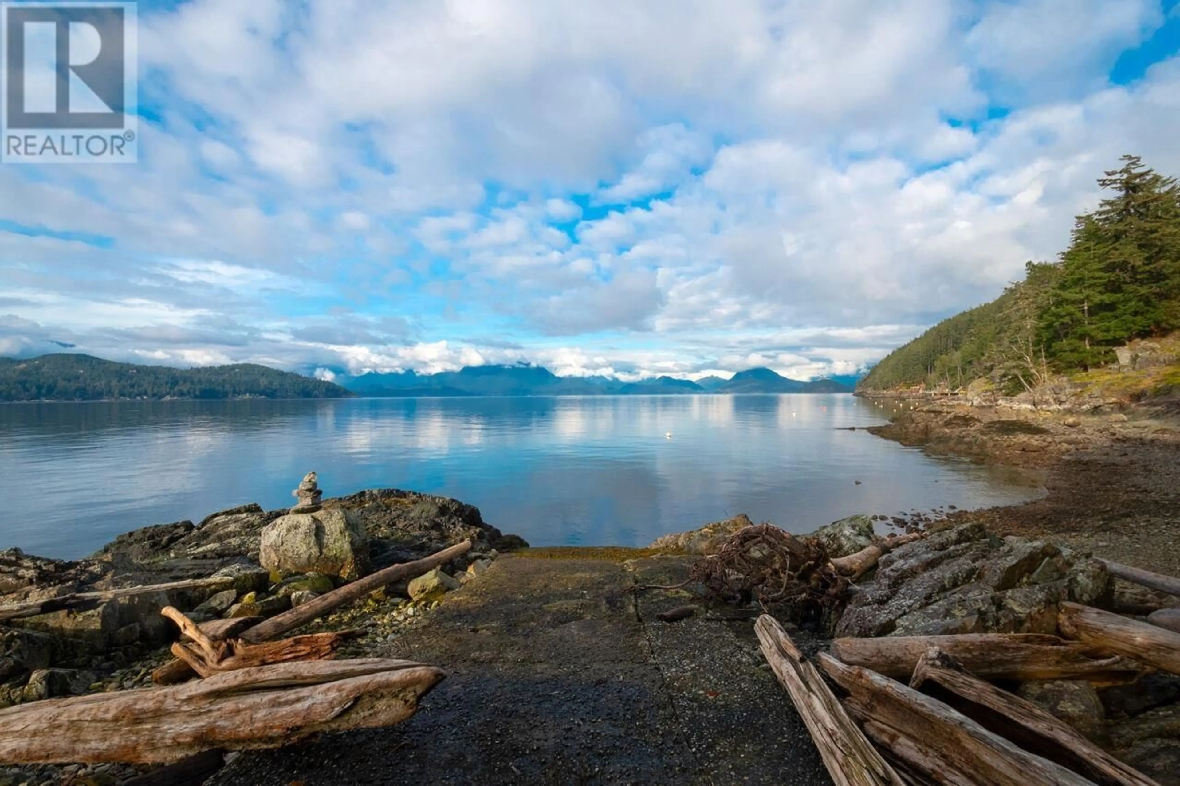 Blurry image for 908 CLIPPER PLACE, Bowen Island British Columbia V0N1G2