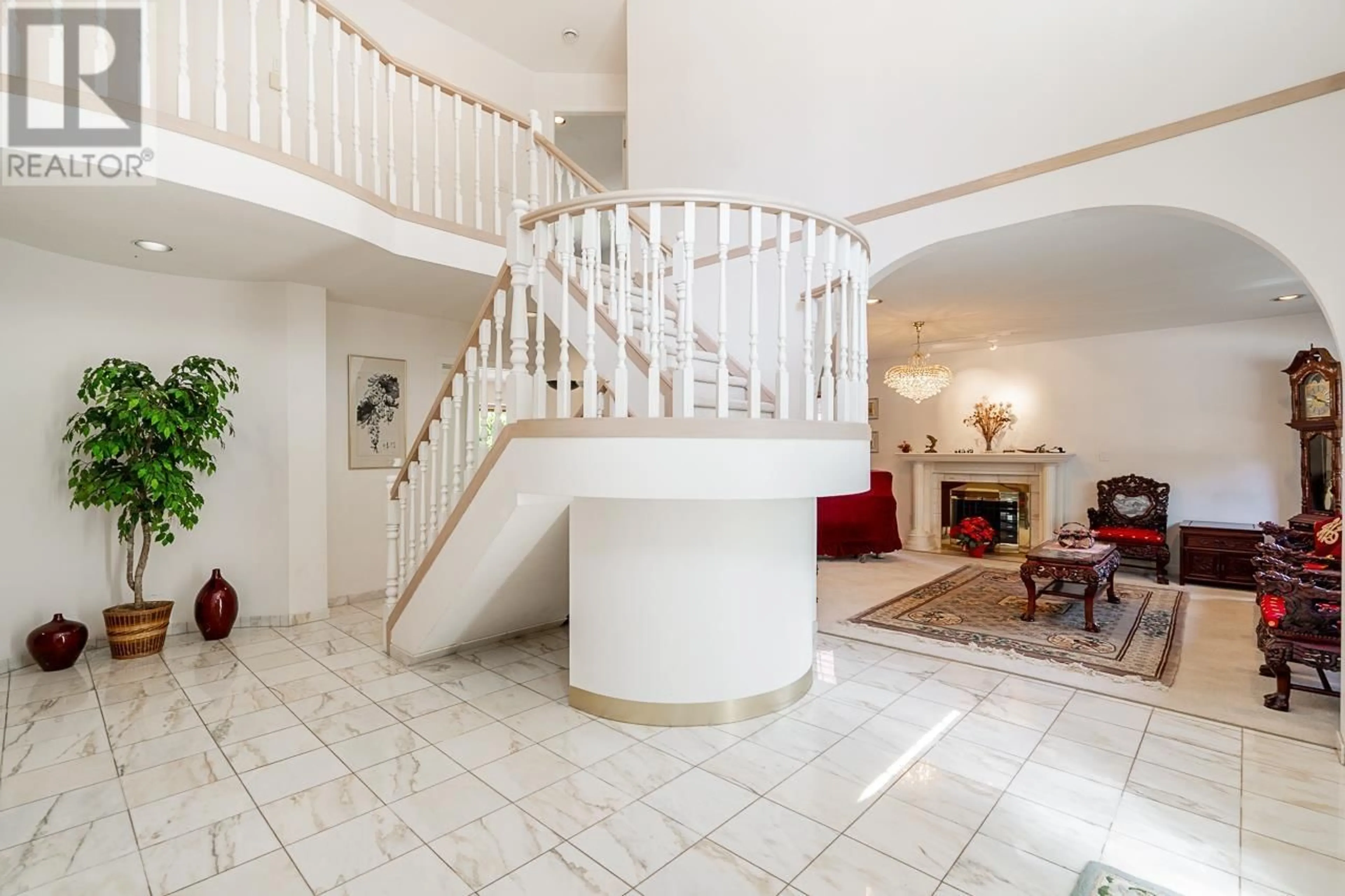 Indoor foyer for 3513 40TH AVENUE, Vancouver British Columbia V6N3B7