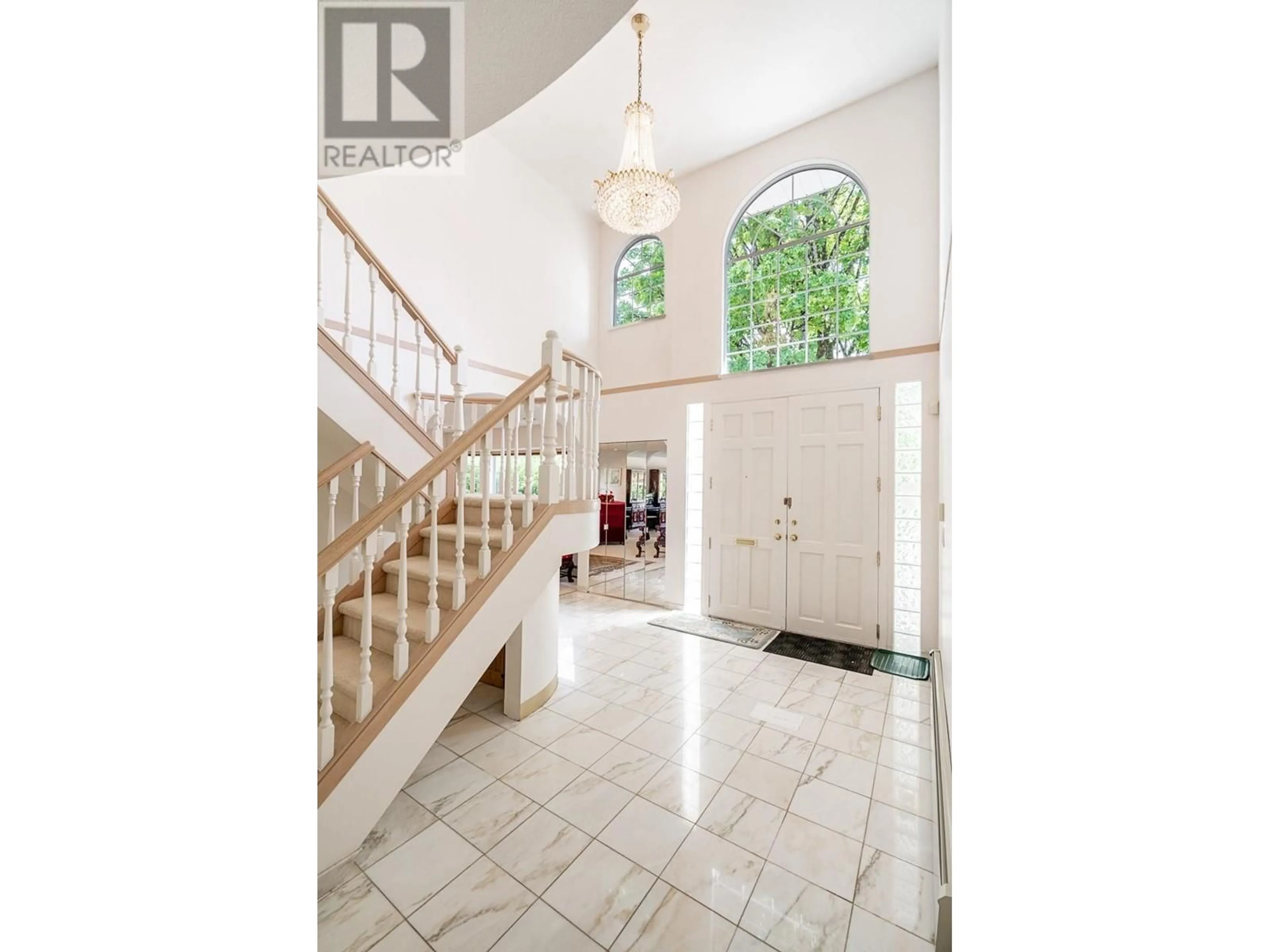 Indoor foyer for 3513 40TH AVENUE, Vancouver British Columbia V6N3B7