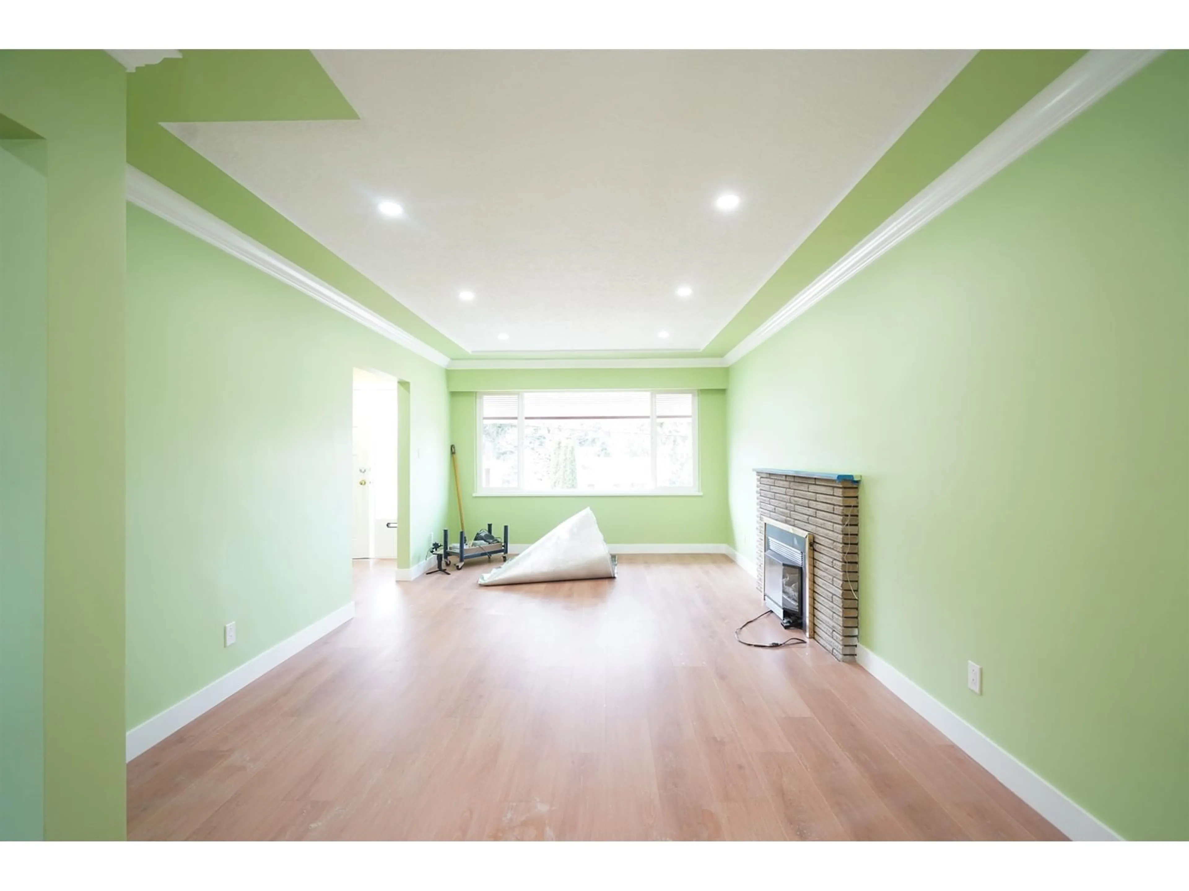 A pic of a room for 14935 KEW, Surrey British Columbia V3R4Y1
