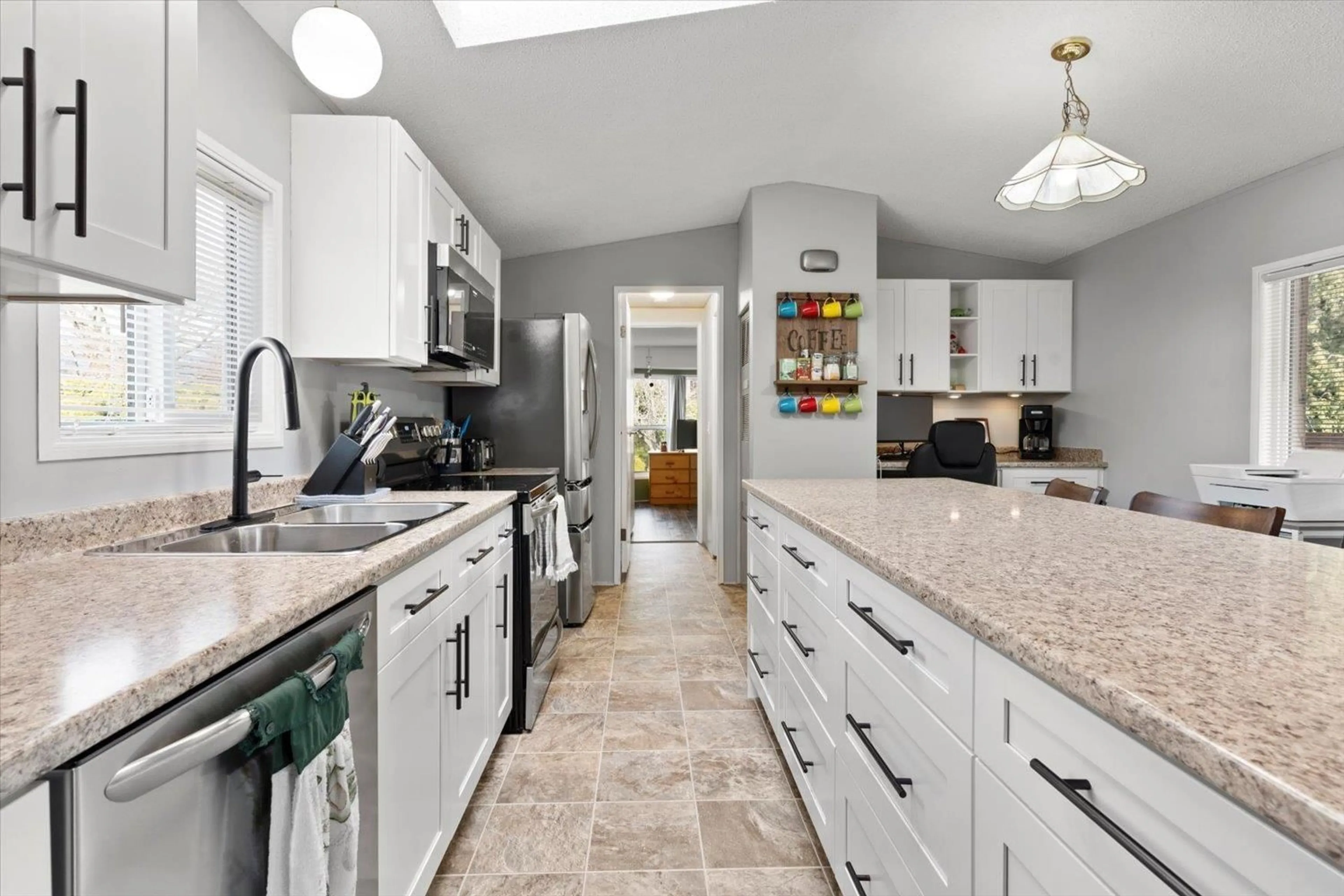 Open concept kitchen, ceramic/tile floor for 56 - 5742 UNSWORTH ROAD, Chilliwack British Columbia V2R3A1