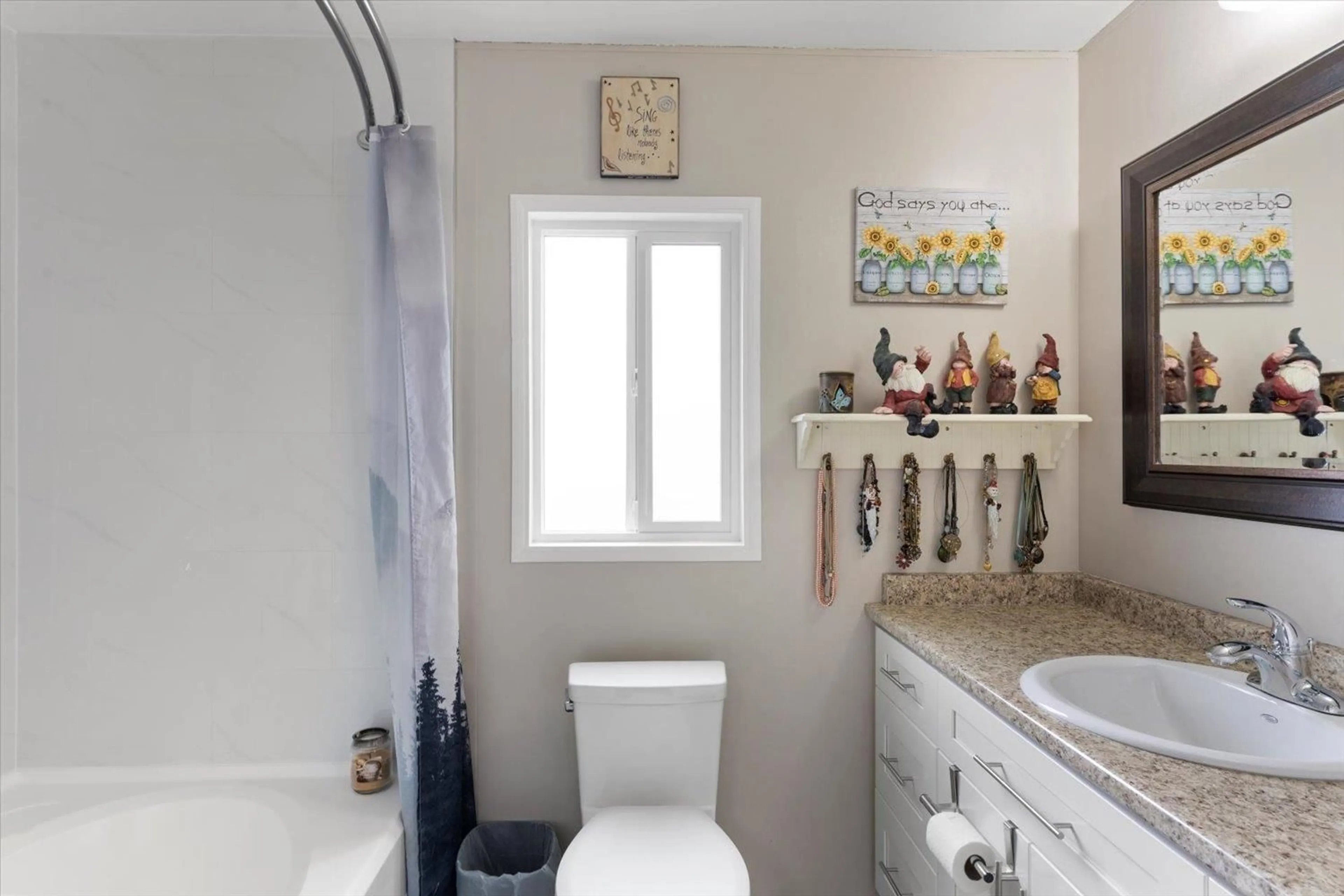Standard bathroom, ceramic/tile floor for 56 - 5742 UNSWORTH ROAD, Chilliwack British Columbia V2R3A1