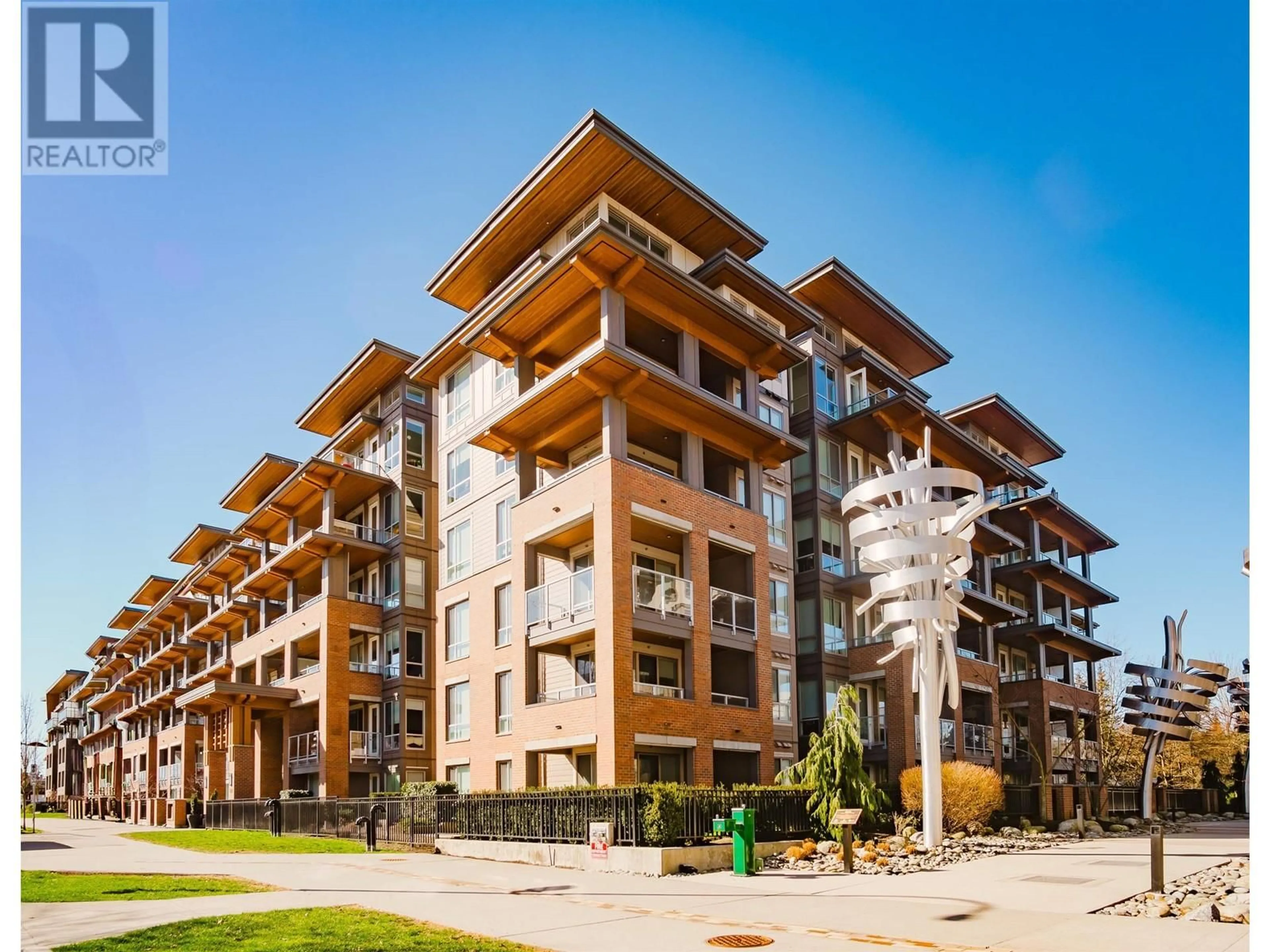 Patio, building for 320 - 7133 14TH AVENUE, Burnaby British Columbia V3N0H5