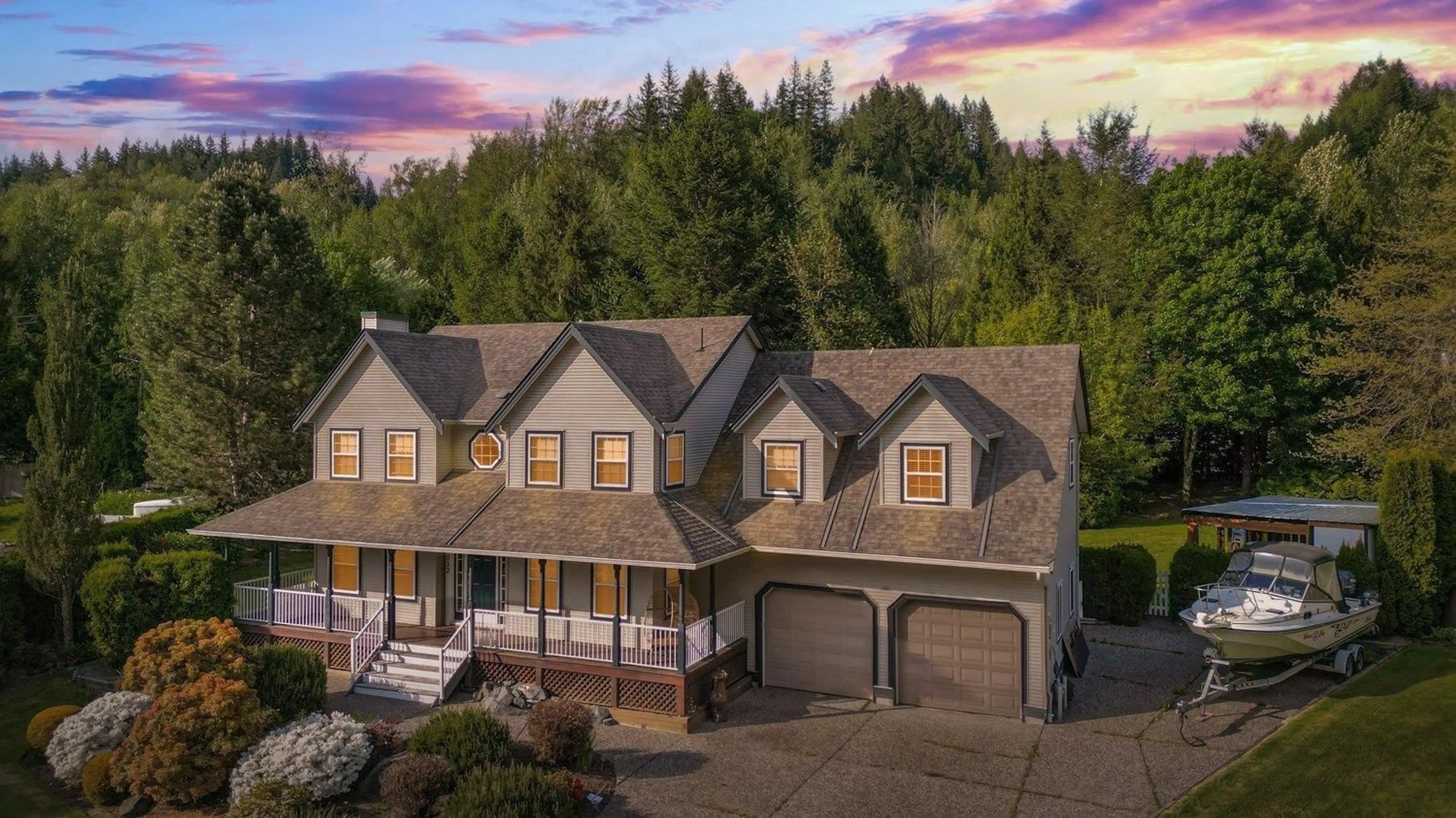 A pic from outside/outdoor area/front of a property/back of a property/a pic from drone, unknown for 5052 WHITEWATER PLACE, Chilliwack British Columbia V4Z1H5