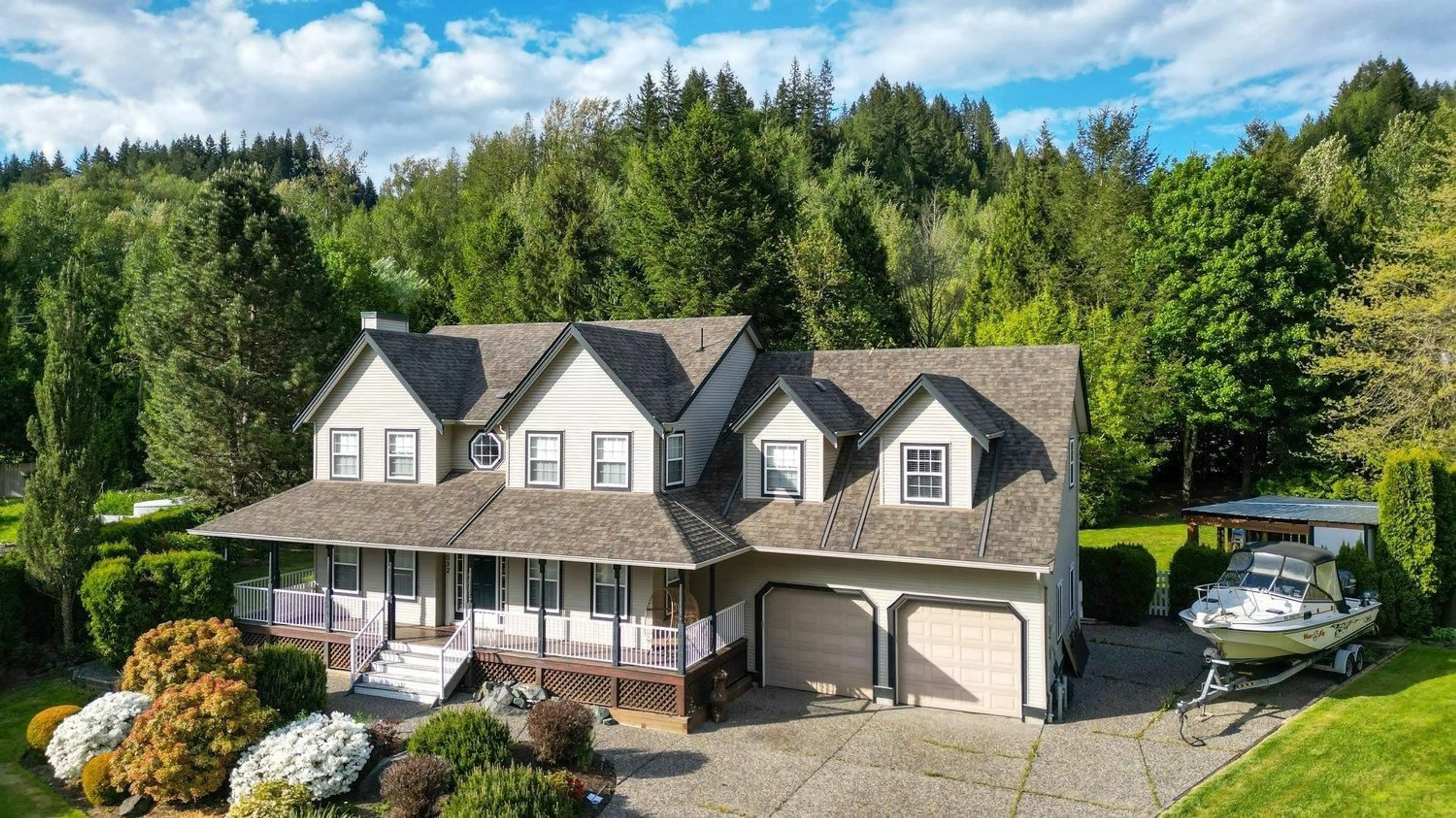 A pic from outside/outdoor area/front of a property/back of a property/a pic from drone, unknown for 5052 WHITEWATER PLACE, Chilliwack British Columbia V4Z1H5