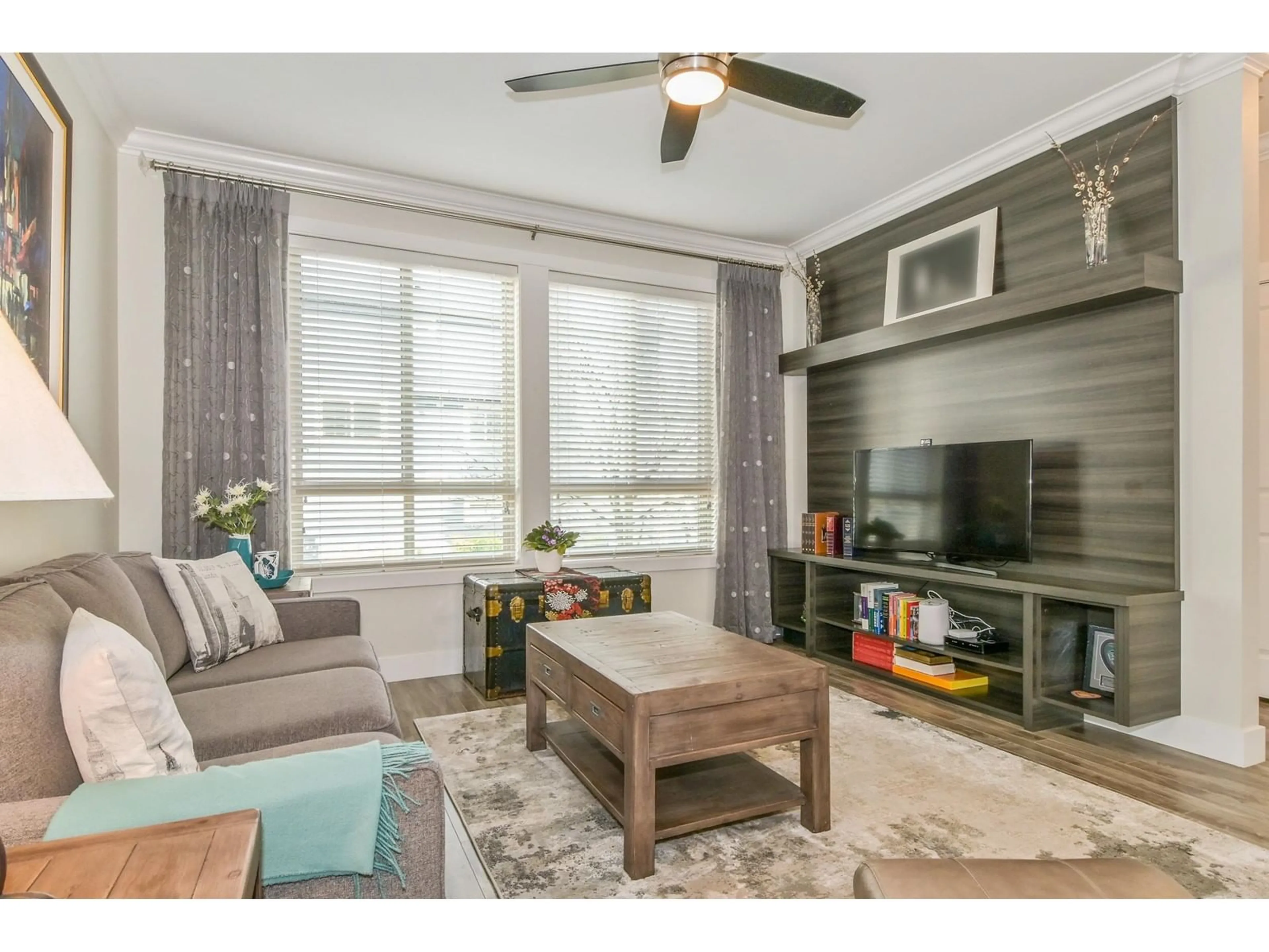 Living room with furniture, wood/laminate floor for 1 - 19913 70, Langley British Columbia V2Y1R4