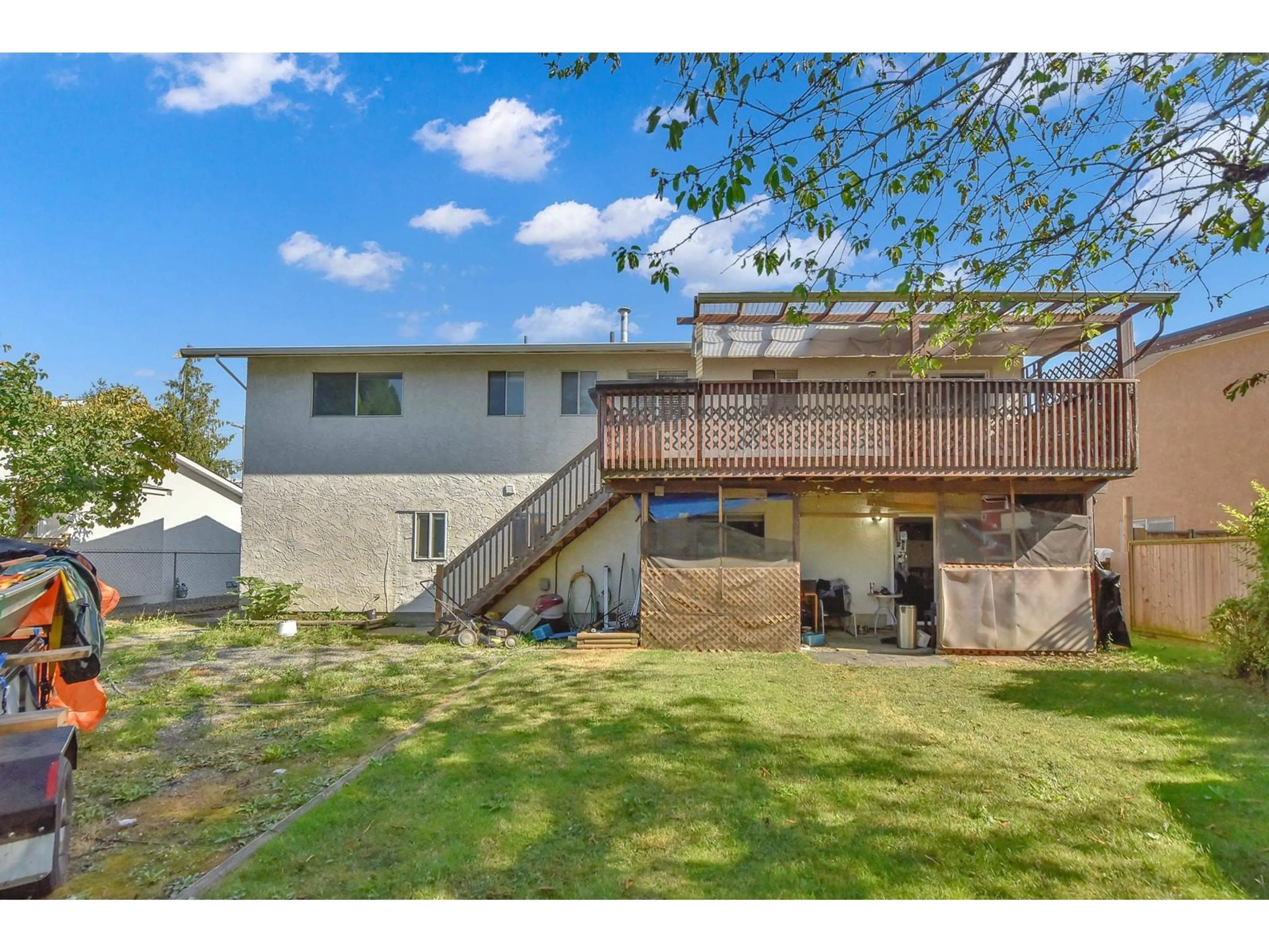 A pic from outside/outdoor area/front of a property/back of a property/a pic from drone, street for 45580 STEVENSON ROAD|Sardis South, Chilliwack British Columbia V2R1M6