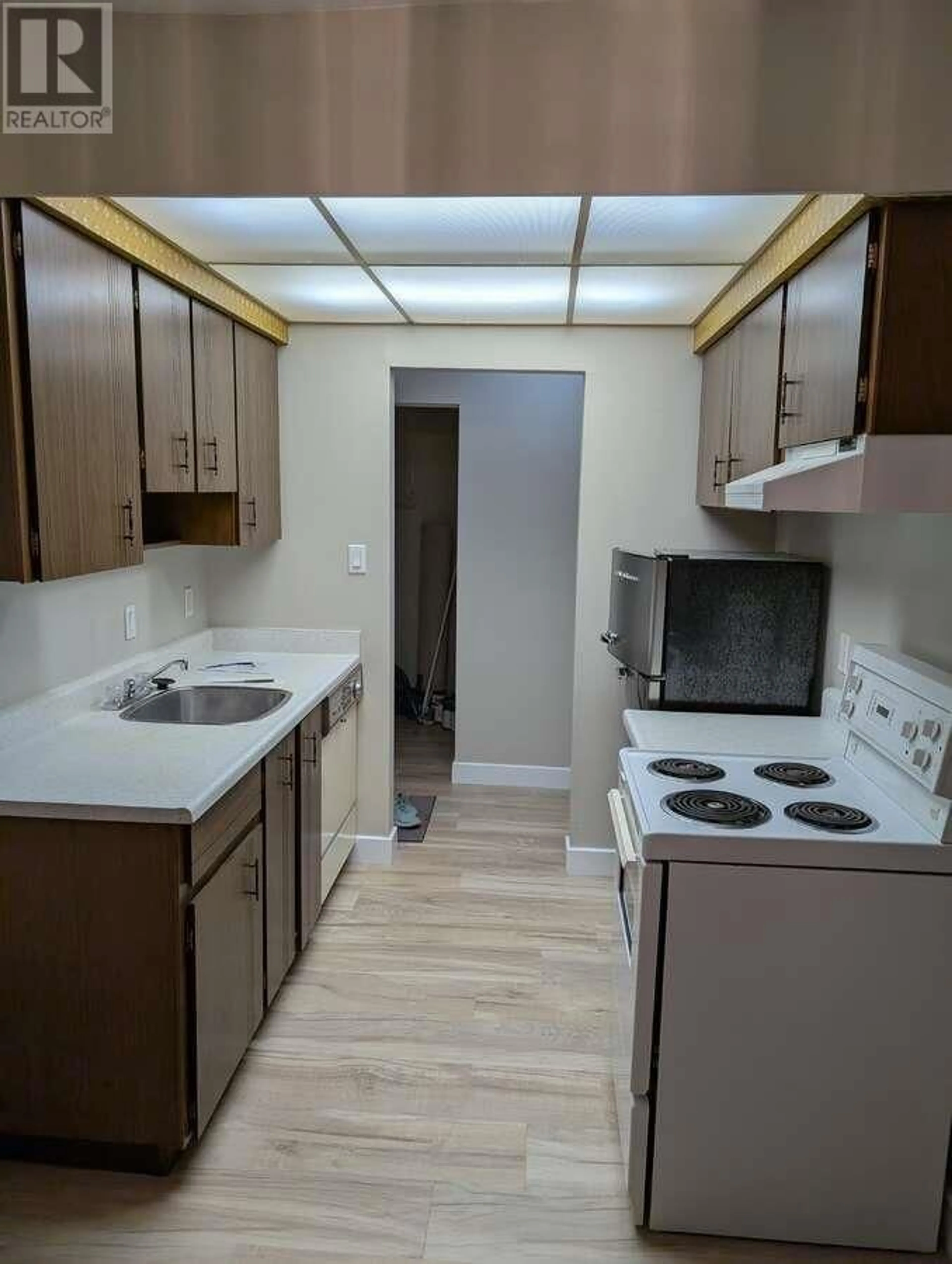Standard kitchen, unknown for 116 - 7428 19TH AVENUE, Burnaby British Columbia V3N1E1