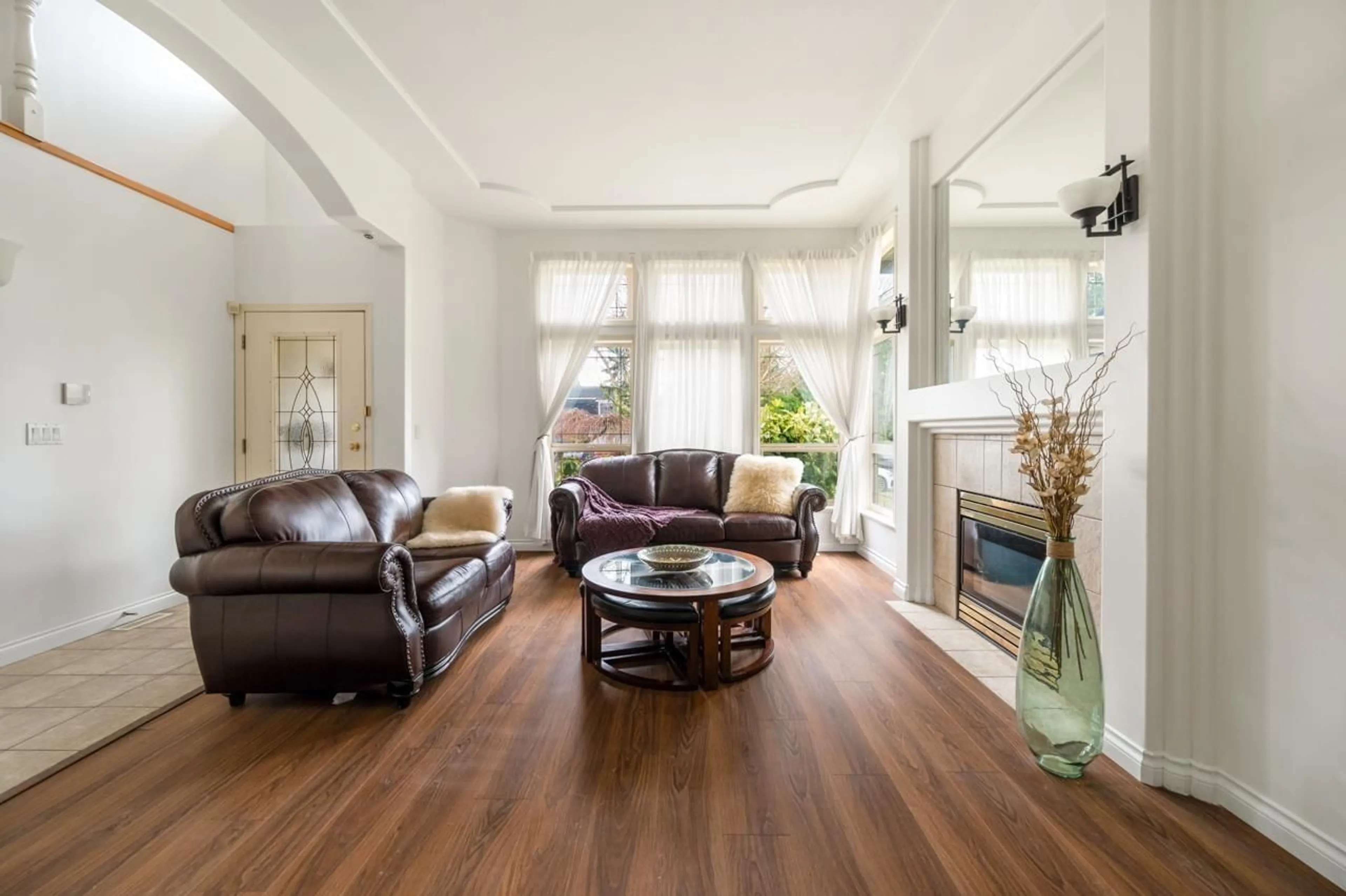 Living room with furniture, wood/laminate floor for 16051 110TH, Surrey British Columbia V4N1R1