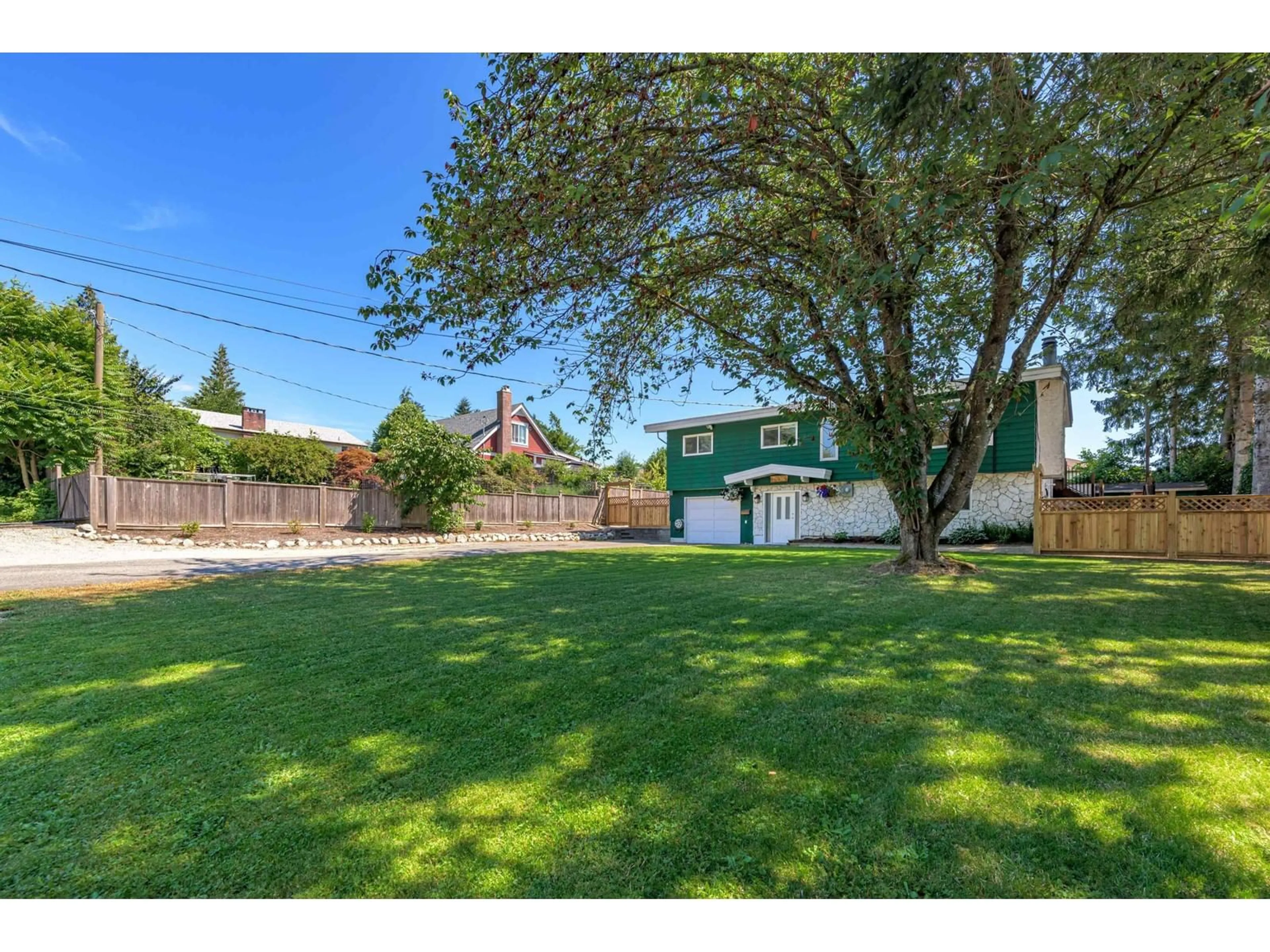 A pic from outside/outdoor area/front of a property/back of a property/a pic from drone, street for 7636 HORNE, Mission British Columbia V2V3Y9