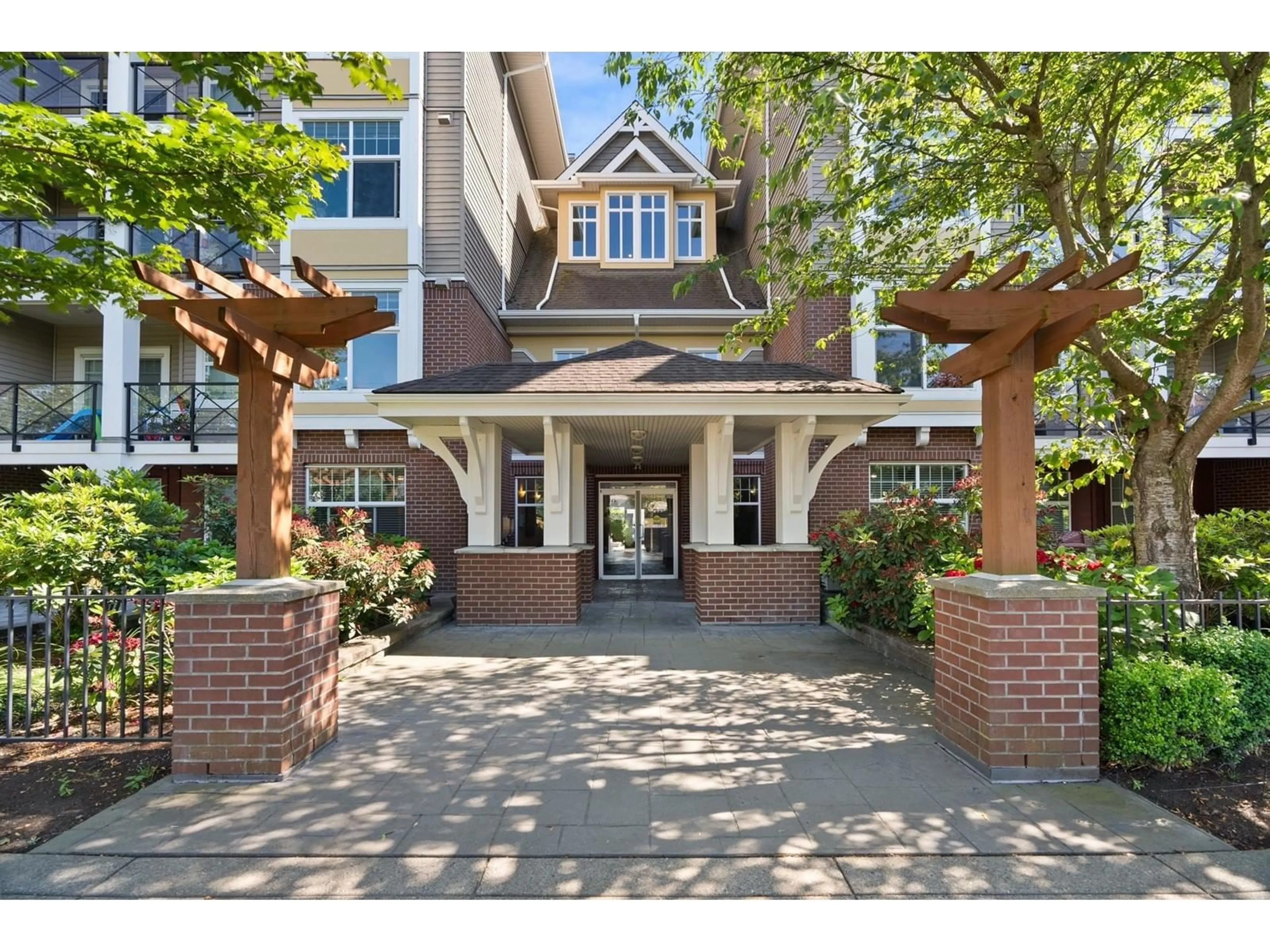 Indoor entryway for 409 - 17712 57A, Surrey British Columbia V3S1J1
