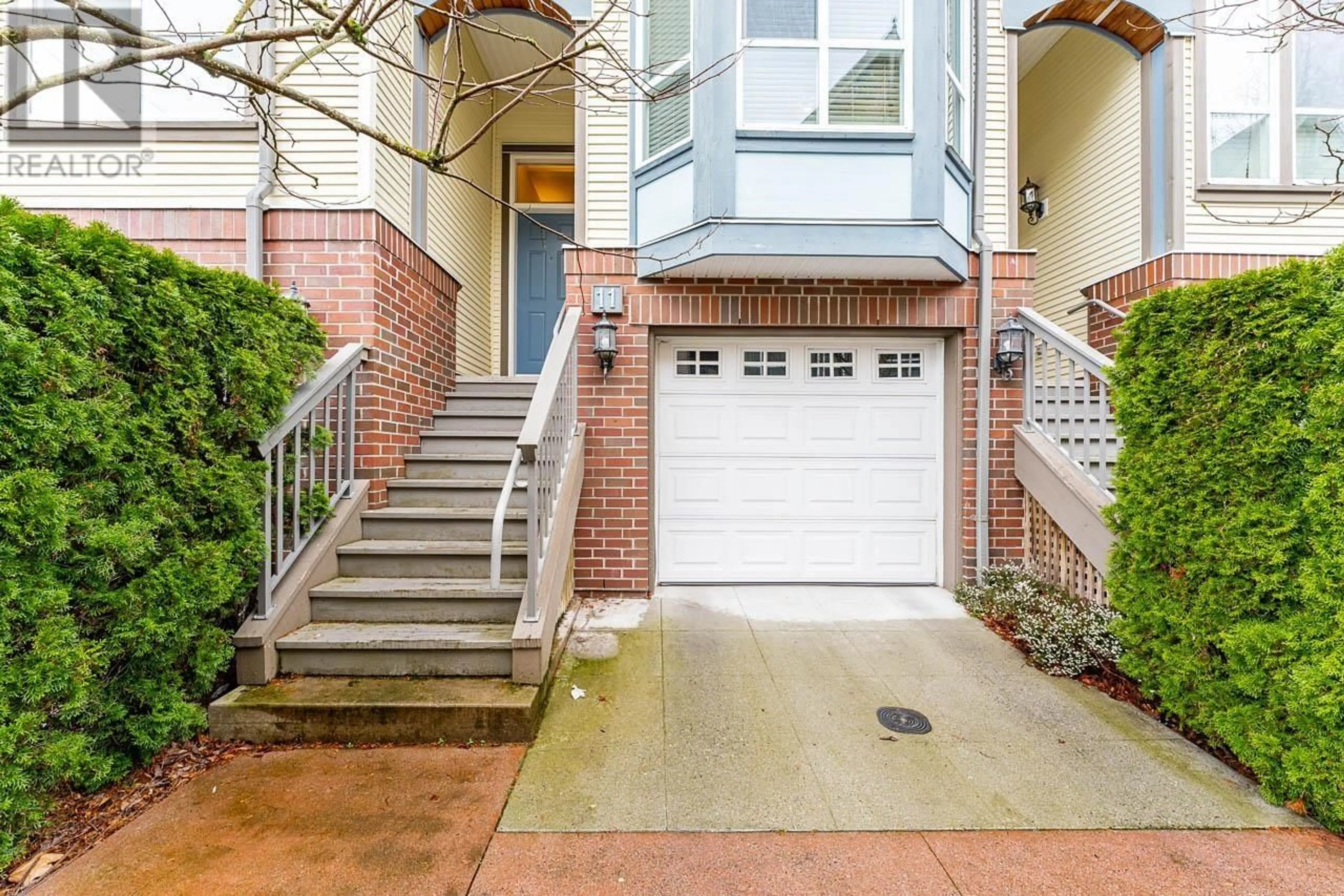 Indoor entryway for 11 - 9051 BLUNDELL ROAD, Richmond British Columbia V6Y1K4