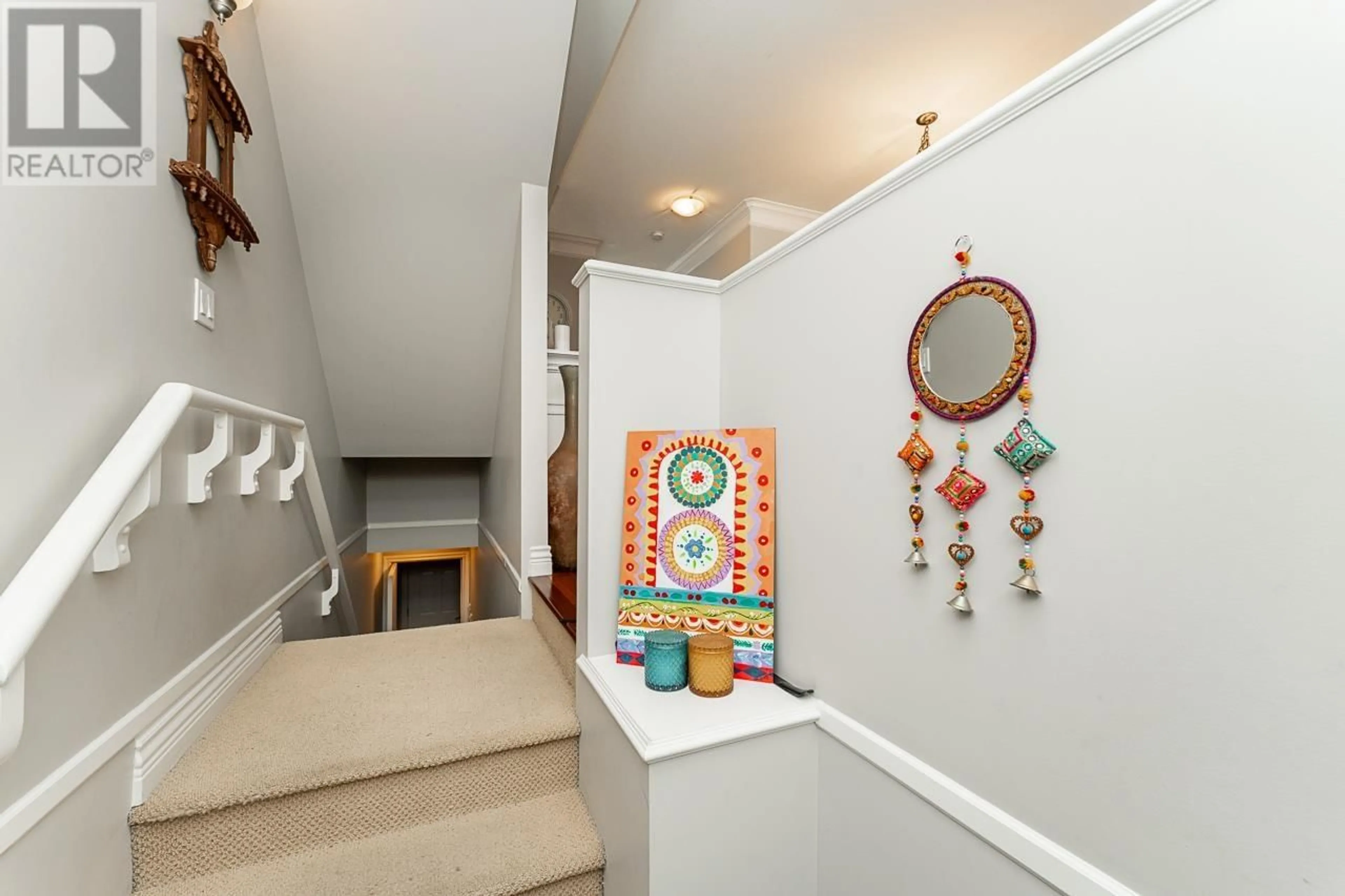 Indoor entryway for 11 - 9051 BLUNDELL ROAD, Richmond British Columbia V6Y1K4