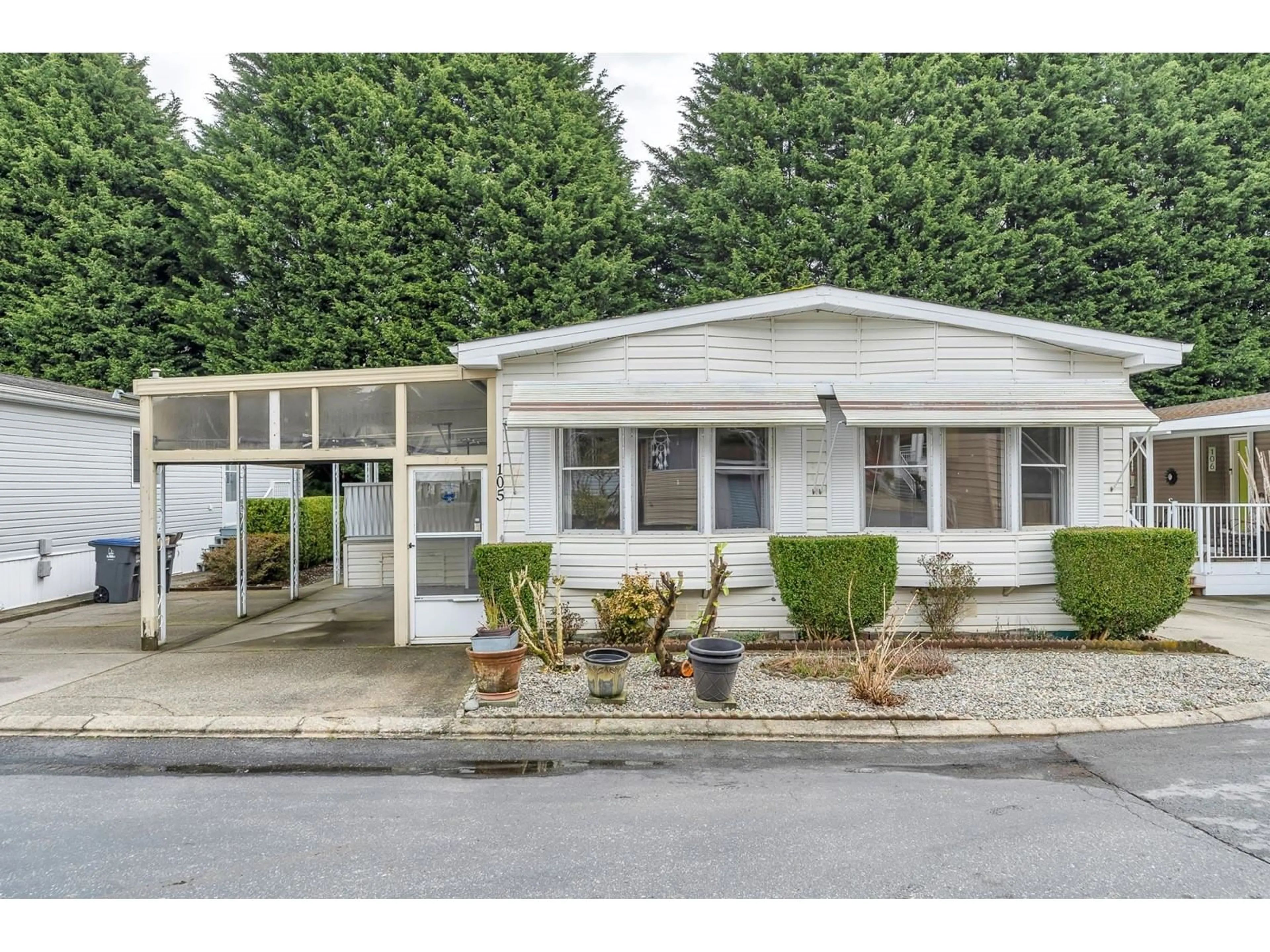 Home with vinyl exterior material, street for 105 - 2062 KING GEORGE, Surrey British Columbia V4A5A2