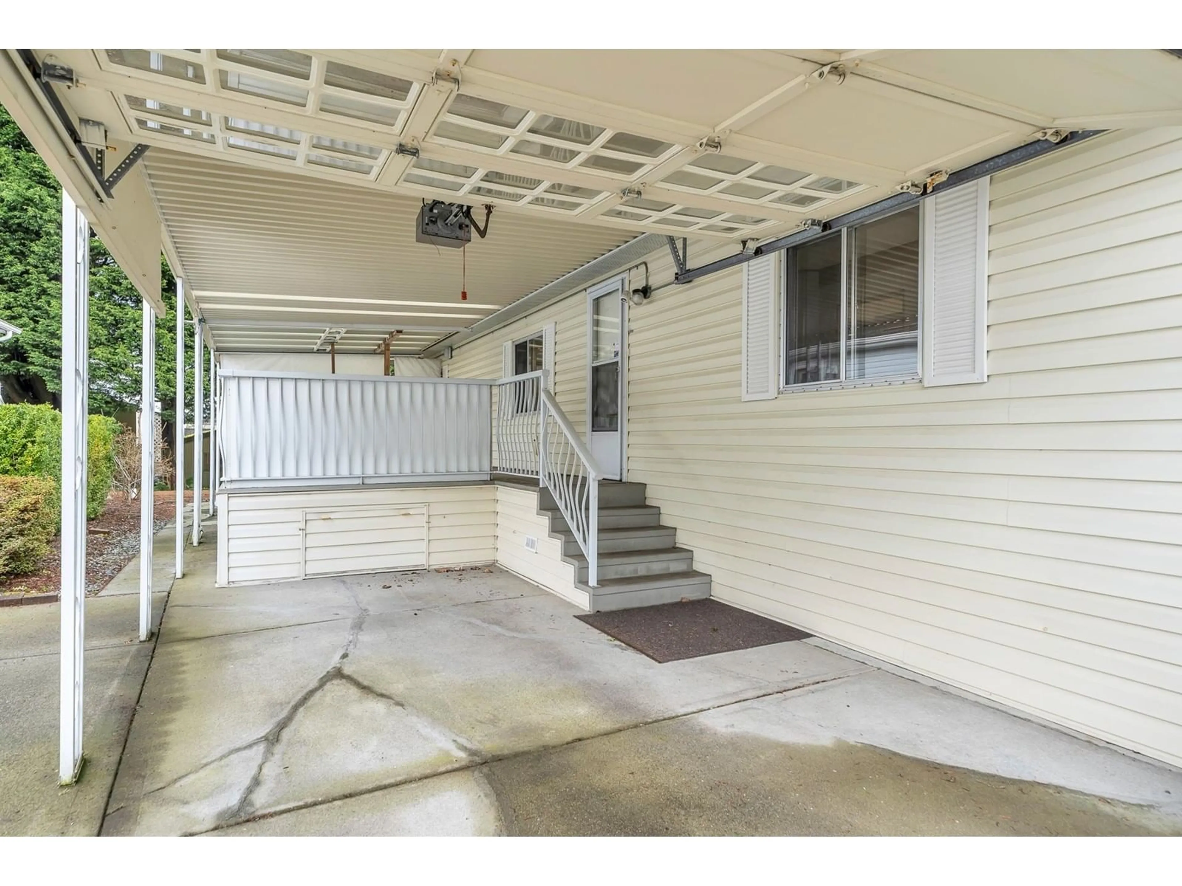 Unknown for 105 - 2062 KING GEORGE, Surrey British Columbia V4A5A2