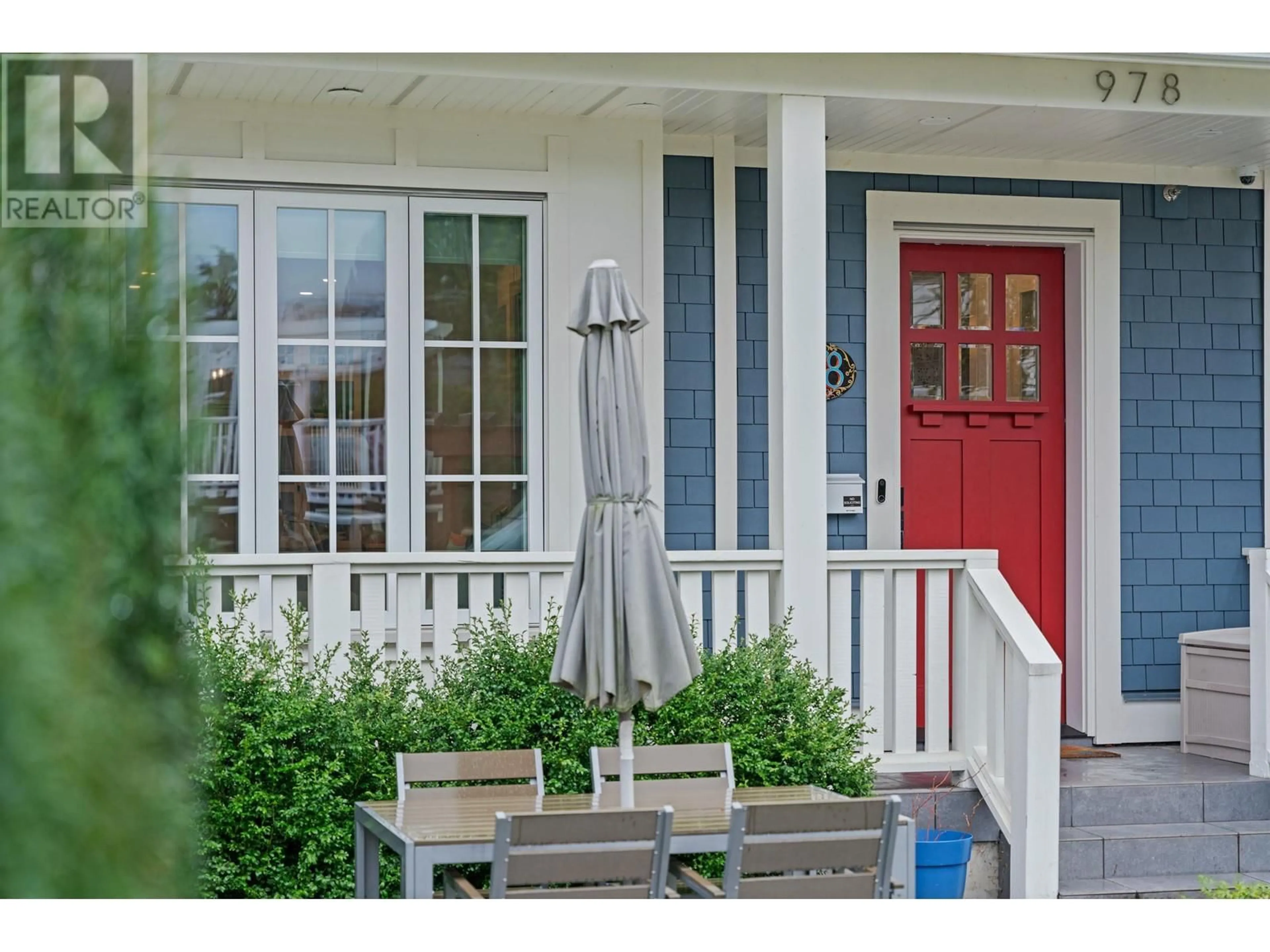 Indoor entryway for 978 E 13TH AVENUE, Vancouver British Columbia V5T2L7