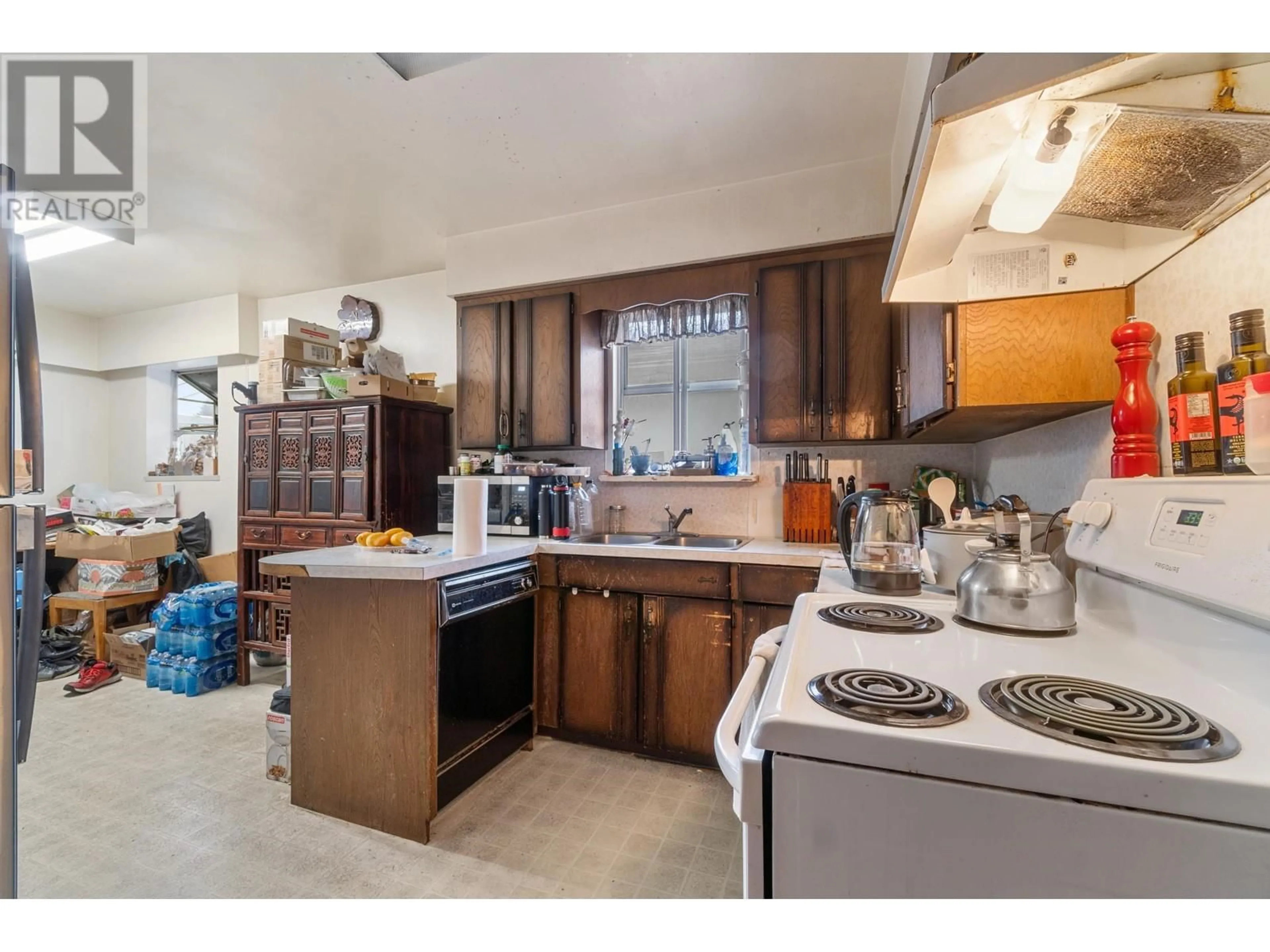 Standard kitchen, unknown for 6549 KERR STREET, Vancouver British Columbia V5S3C3