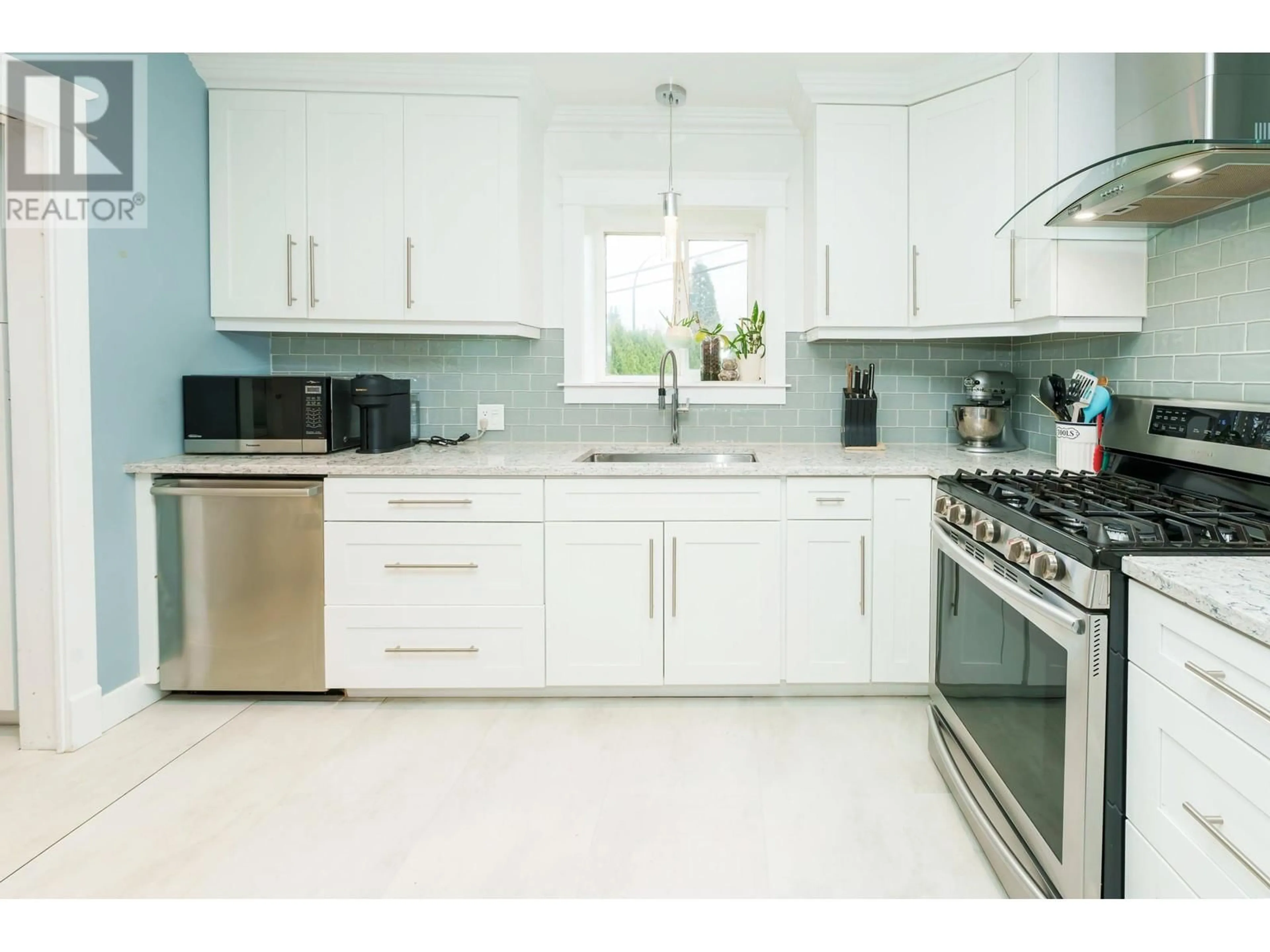 Contemporary kitchen, ceramic/tile floor for 11943 232 STREET, Maple Ridge British Columbia V2X6T2