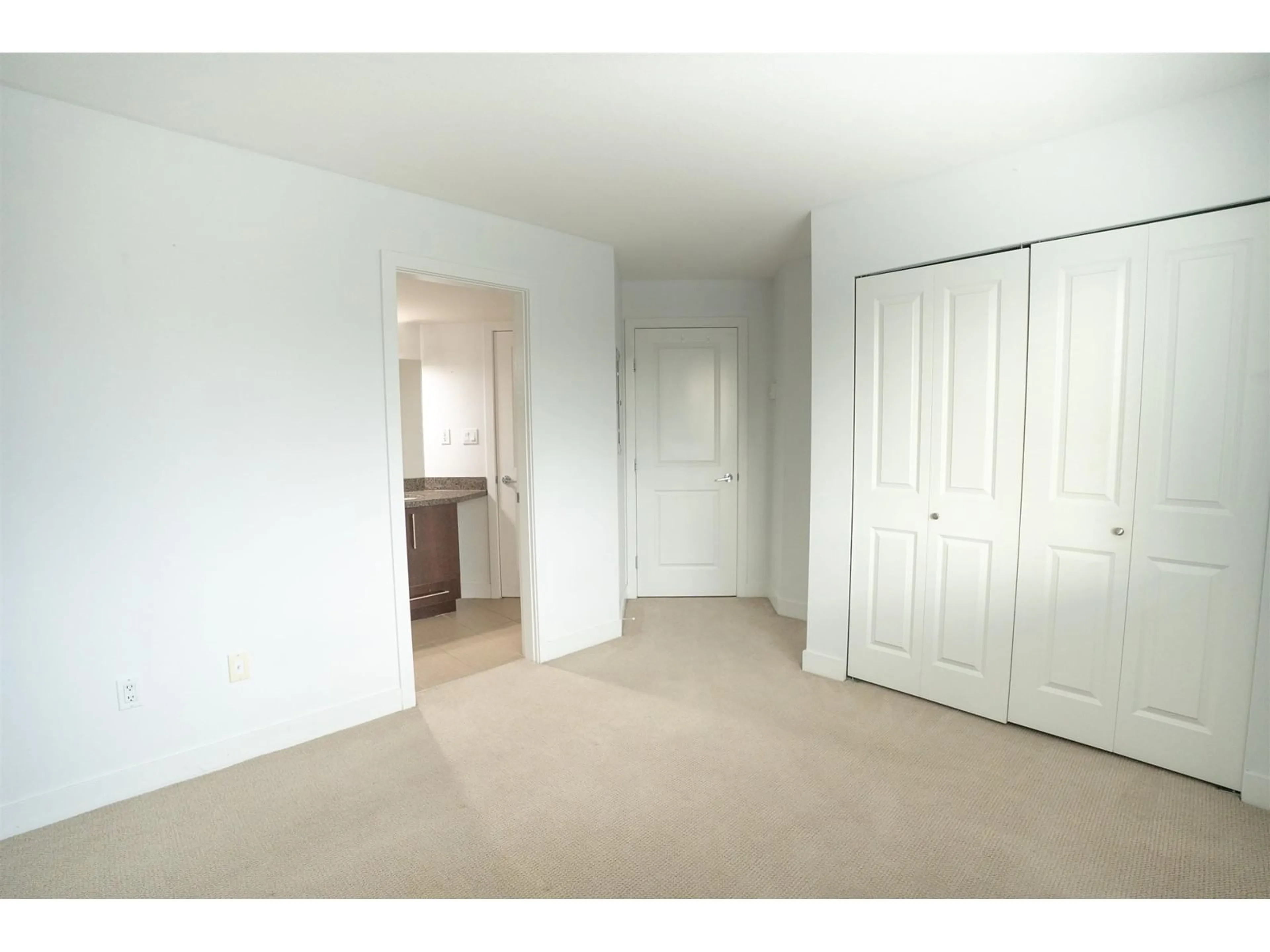 A pic of a room for 205 15765 CROYDON DRIVE, Surrey British Columbia V3Z2L6