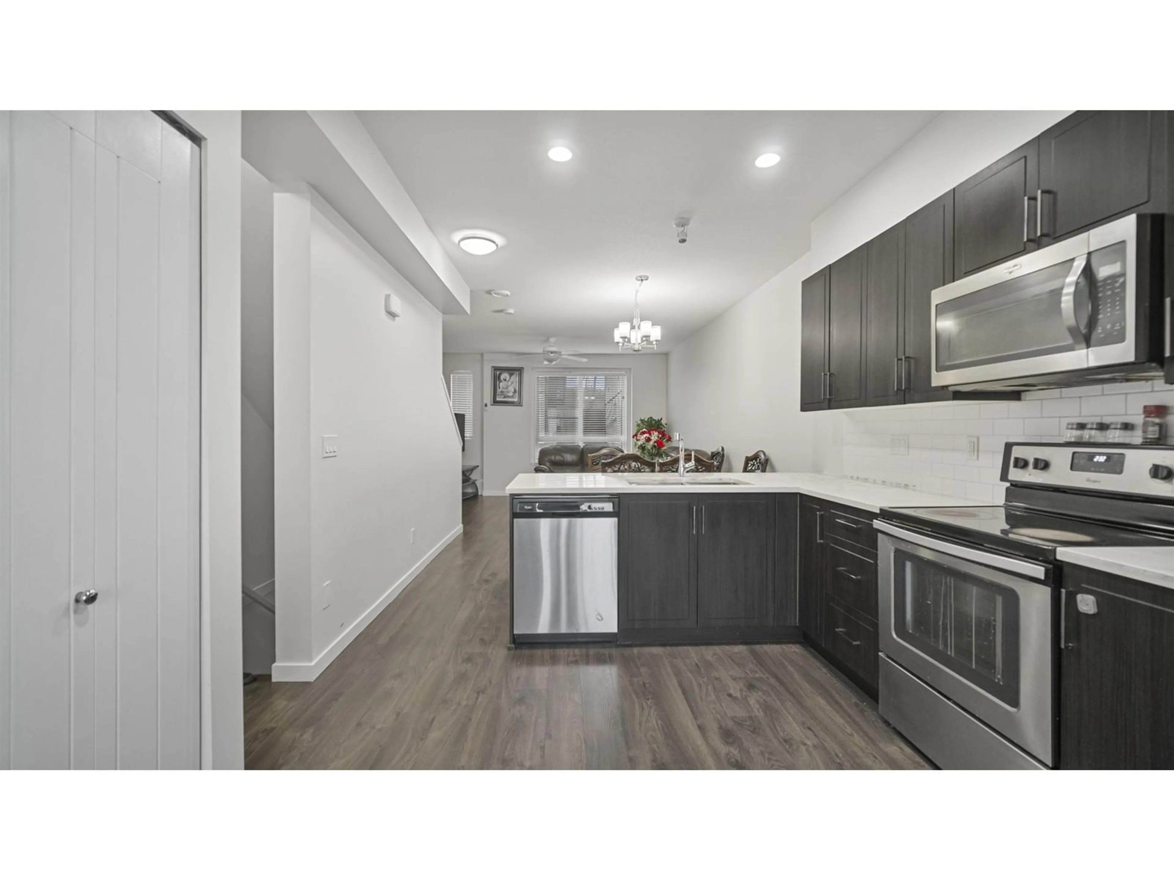 Open concept kitchen, unknown for 34 14555 68 AVENUE, Surrey British Columbia V3S5J9