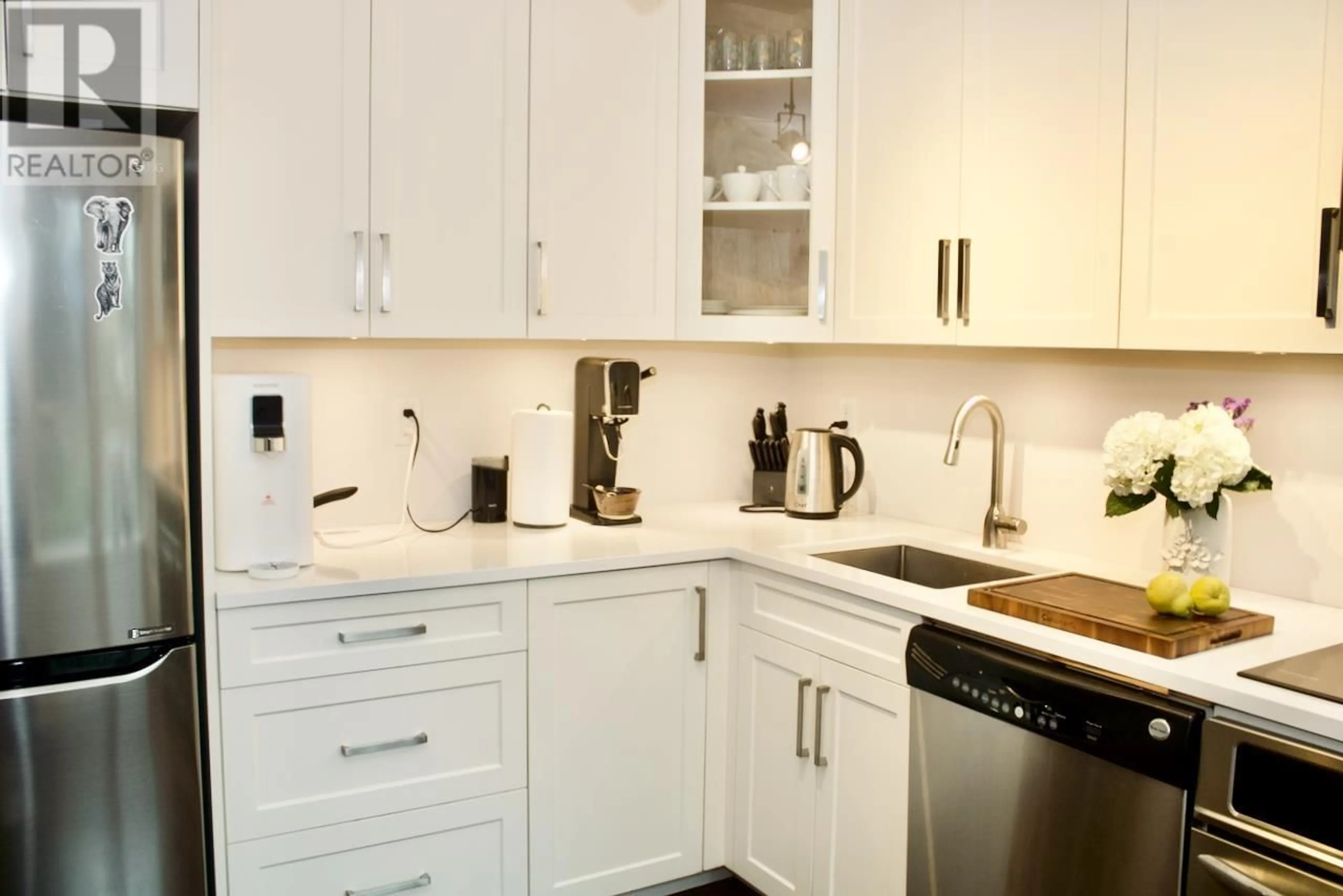 Standard kitchen, ceramic/tile floor for 310 - 3235 4TH AVENUE, Vancouver British Columbia V6K1R8