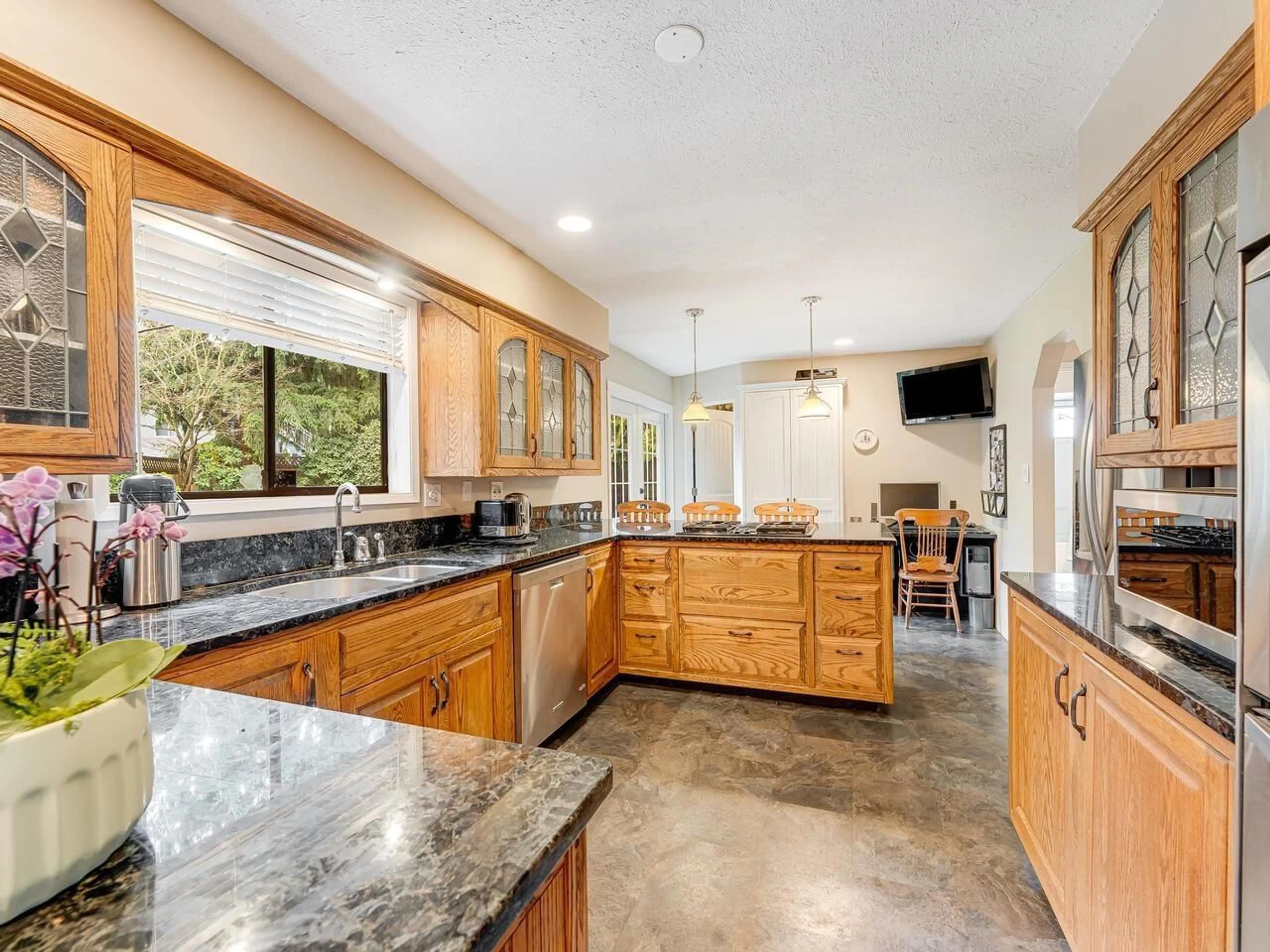 Open concept kitchen, ceramic/tile floor for 9543 OBAN, Surrey British Columbia V3V6Z2