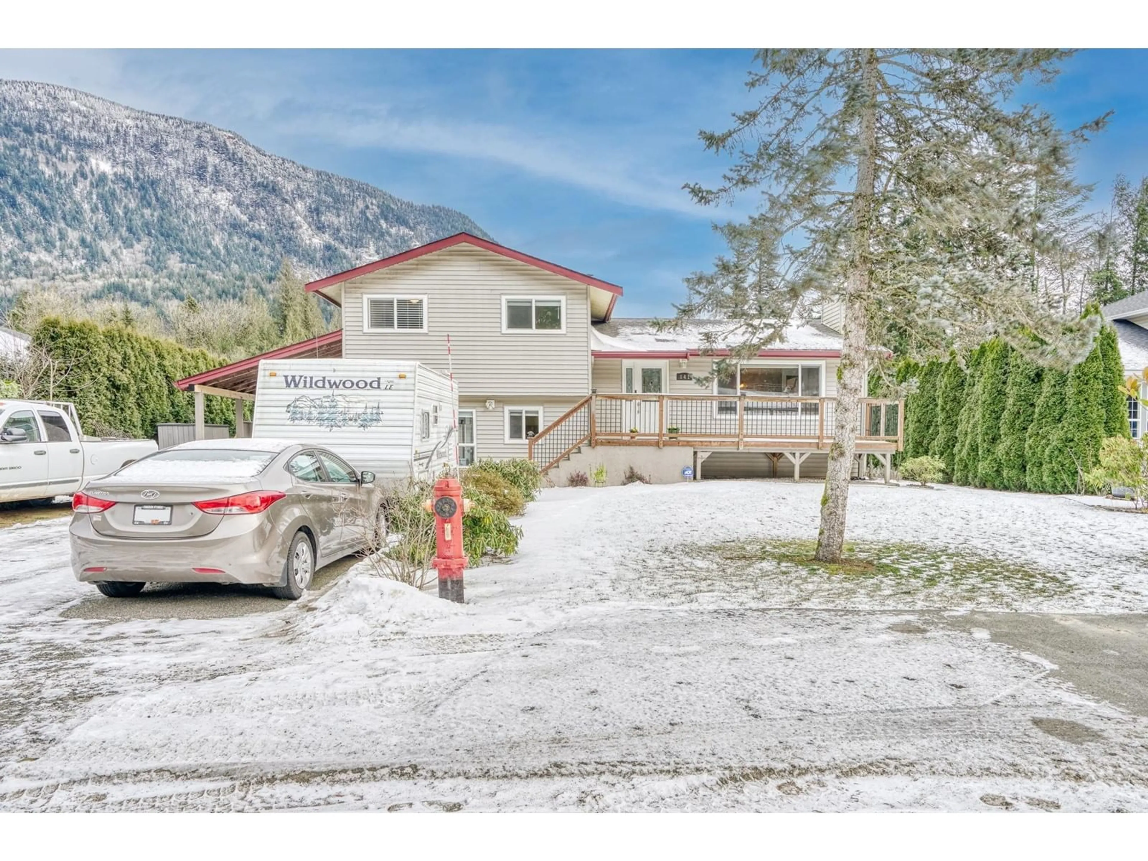 A pic from outside/outdoor area/front of a property/back of a property/a pic from drone, mountain view for 841 ANGUS PLACE, Harrison Hot Springs British Columbia V0M1K0